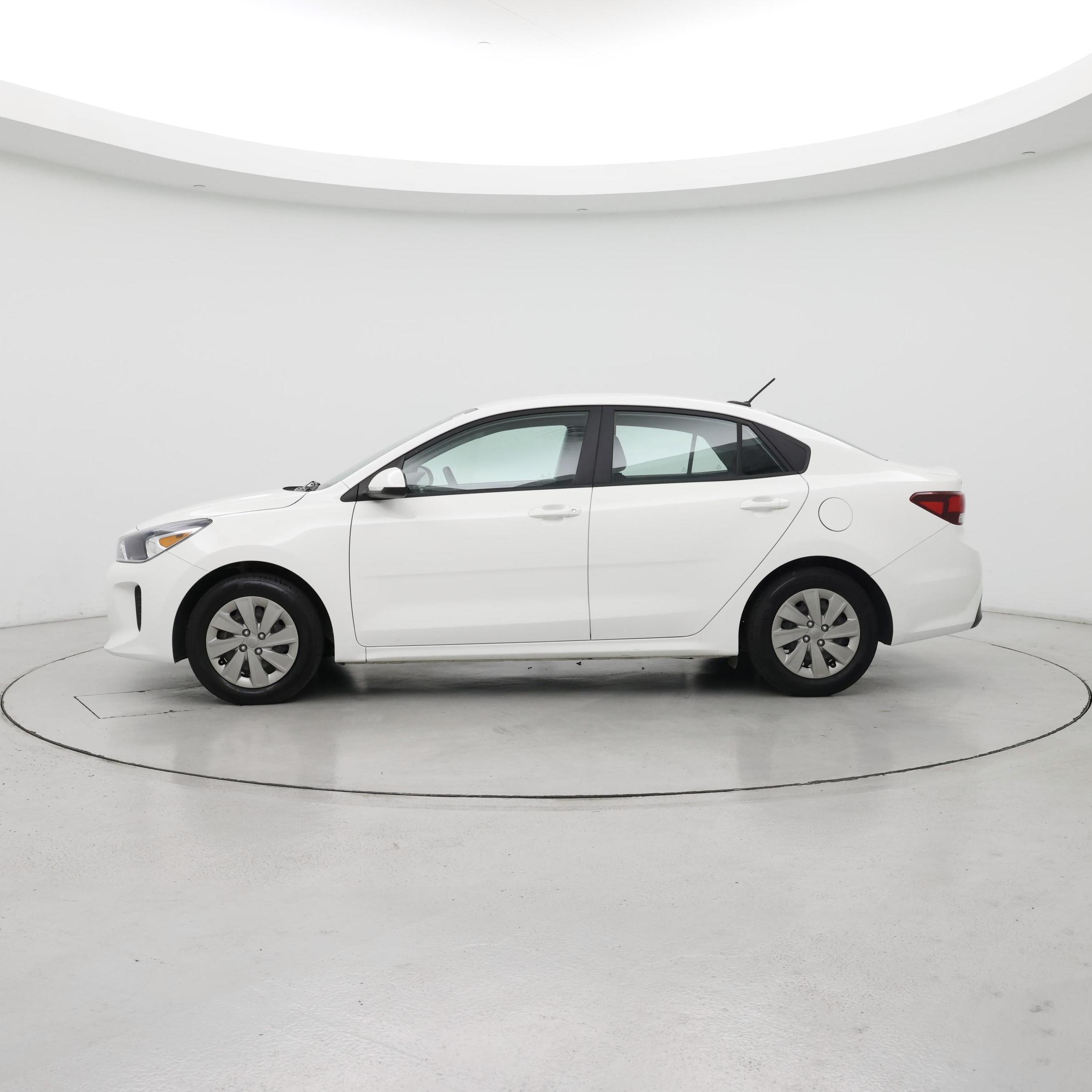 Thumbnail: 2020 Kia Rio - 3