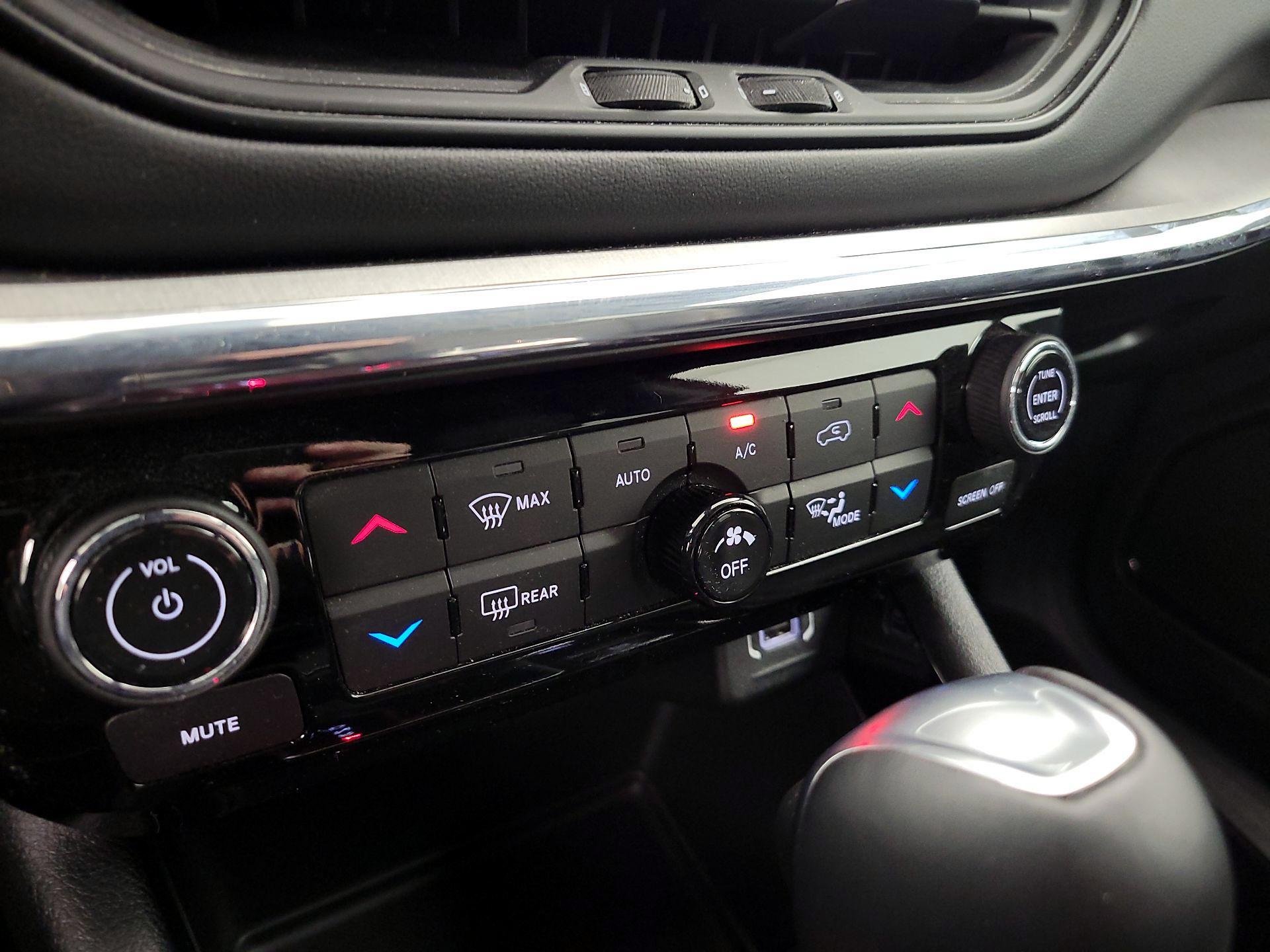 Thumbnail: 2022 Jeep Compass - 16