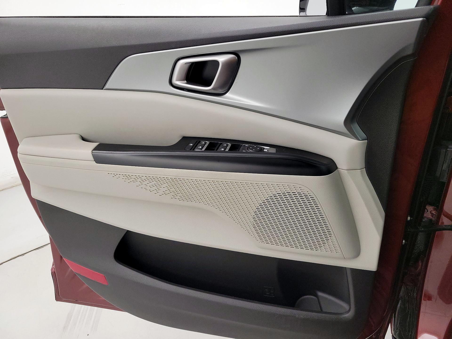 Thumbnail: 2022 Kia Carnival - 12