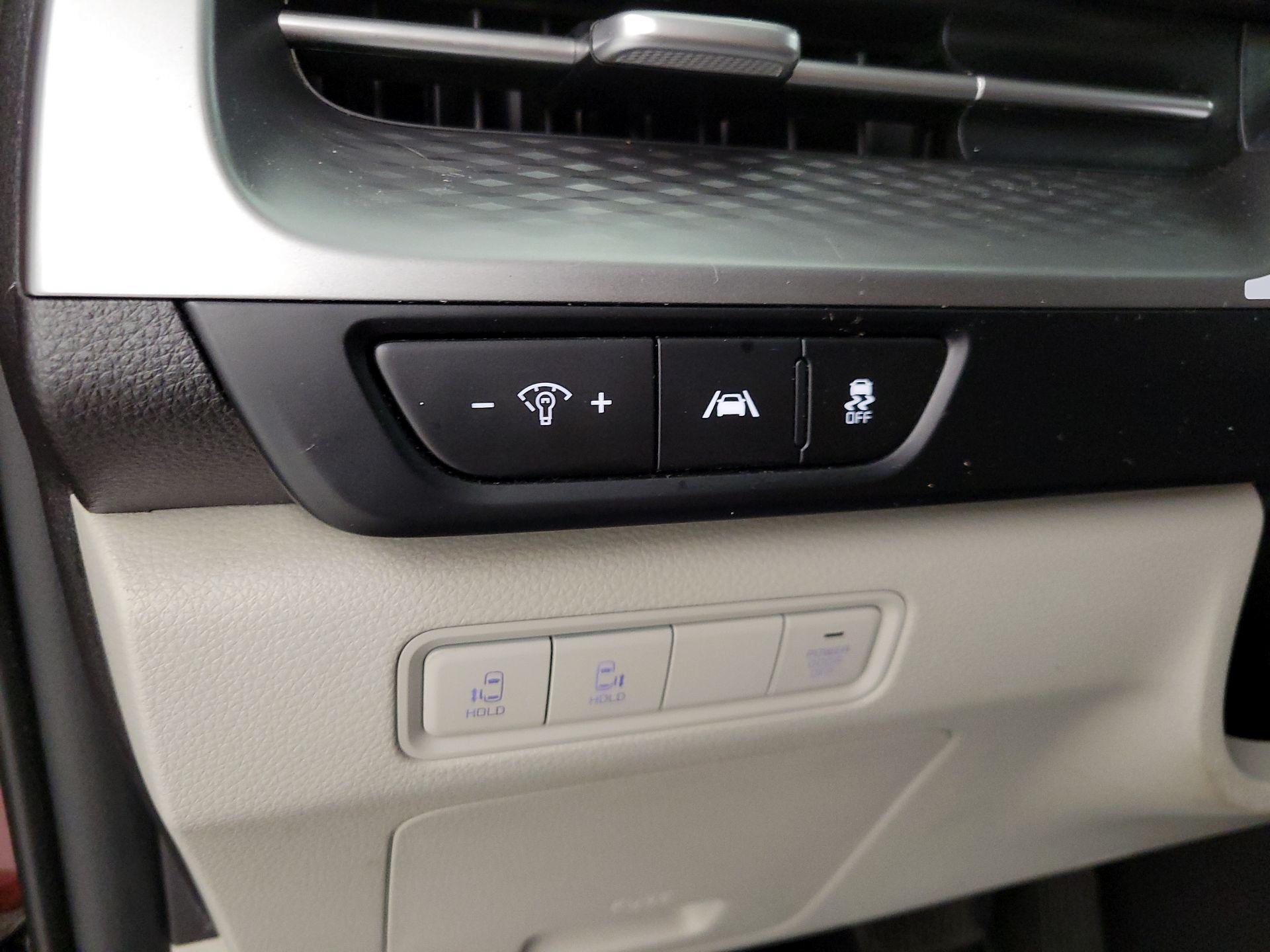 Thumbnail: 2022 Kia Carnival - 13