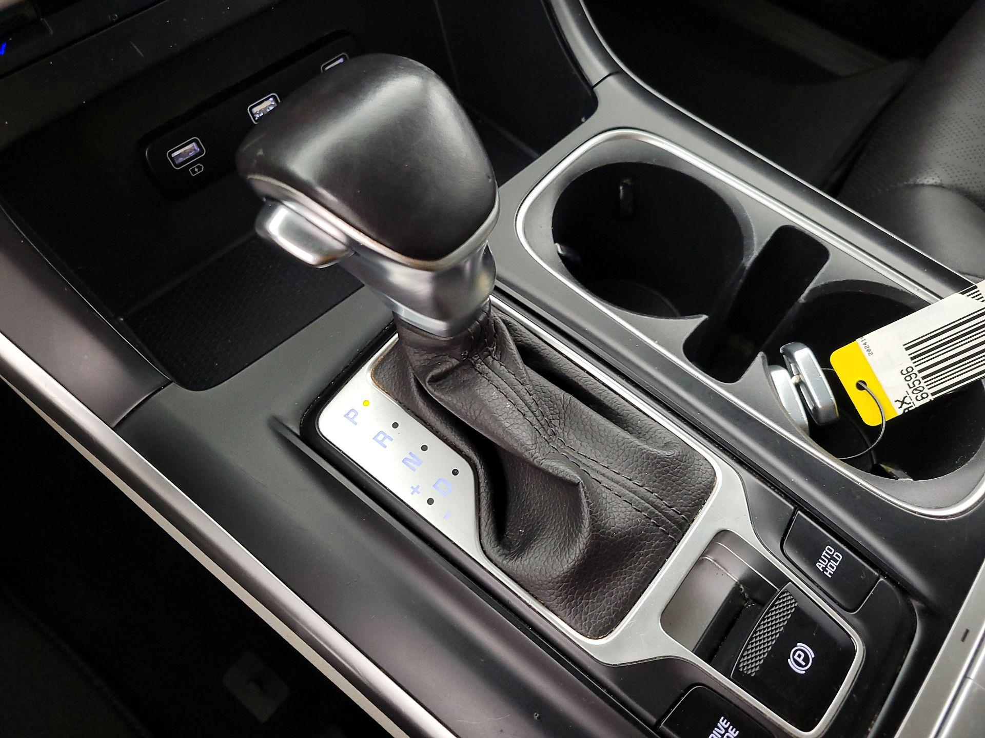 Thumbnail: 2022 Kia Carnival - 17