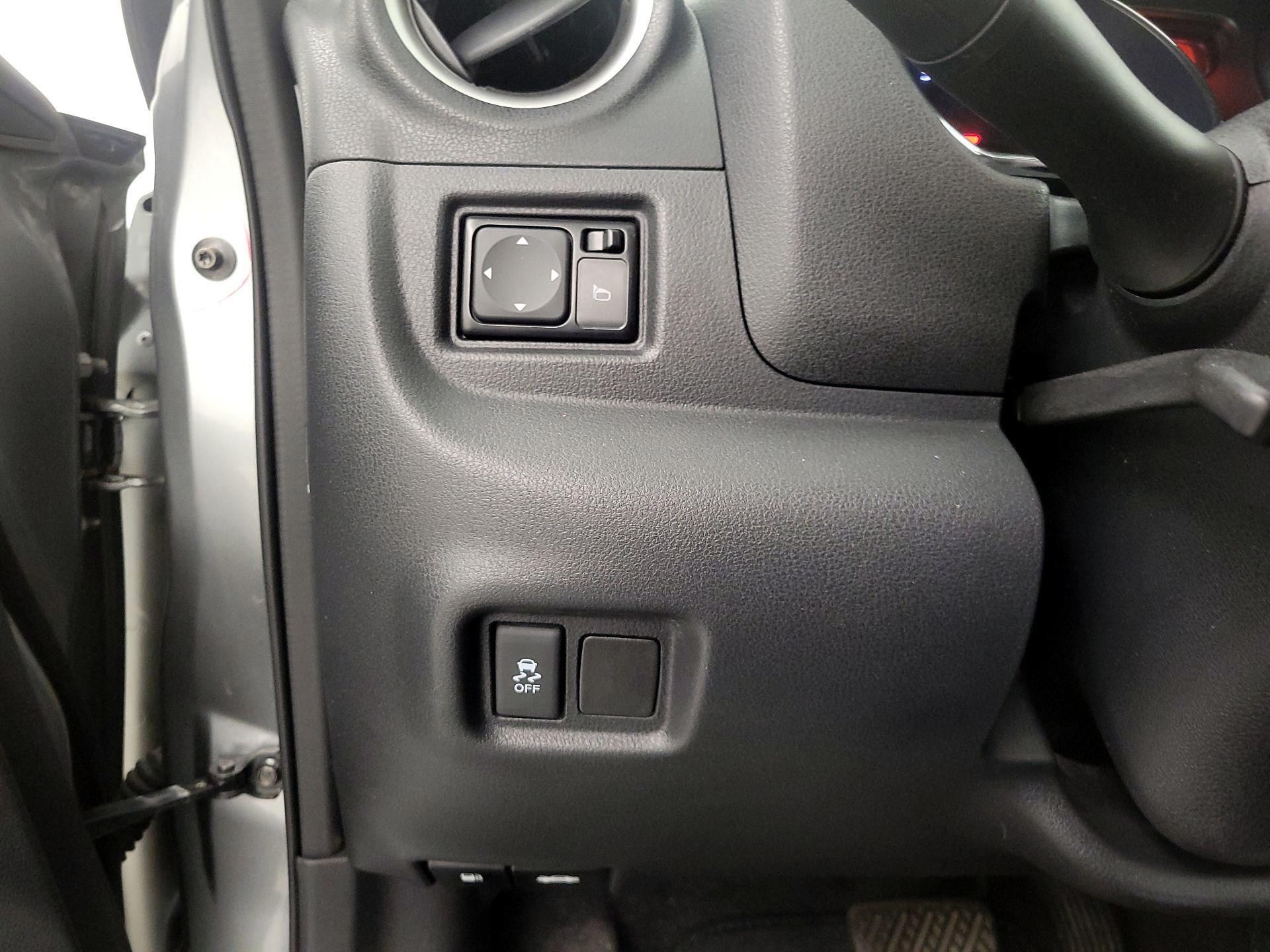 Thumbnail: 2014 Nissan Versa Note - 13