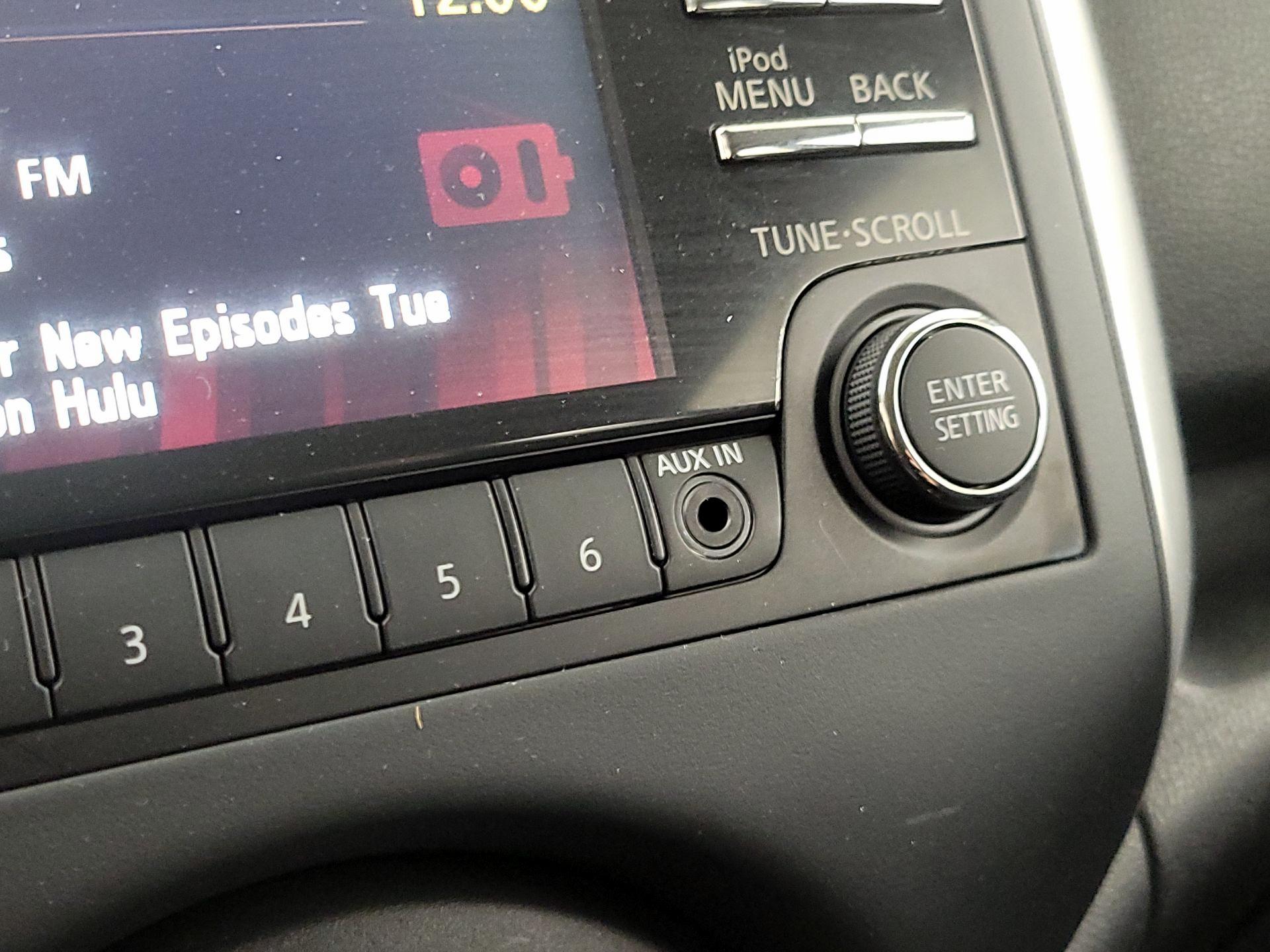 Thumbnail: 2014 Nissan Versa Note - 18