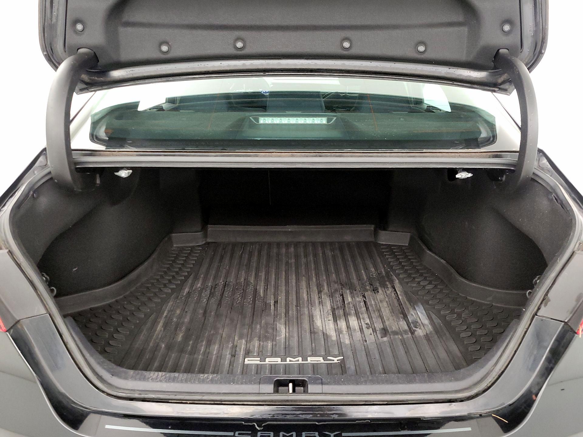 Thumbnail: 2020 Toyota Camry - 20