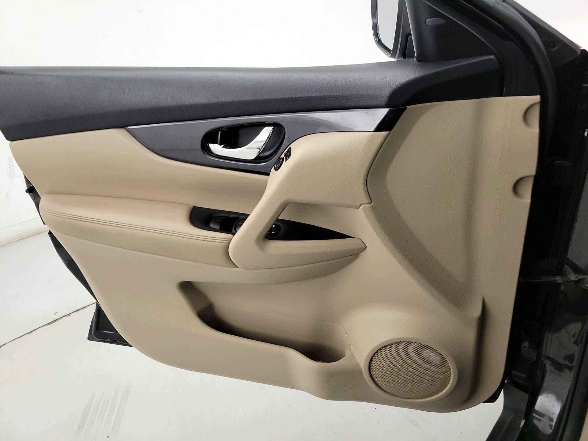 Thumbnail: 2017 Nissan Rogue - 12