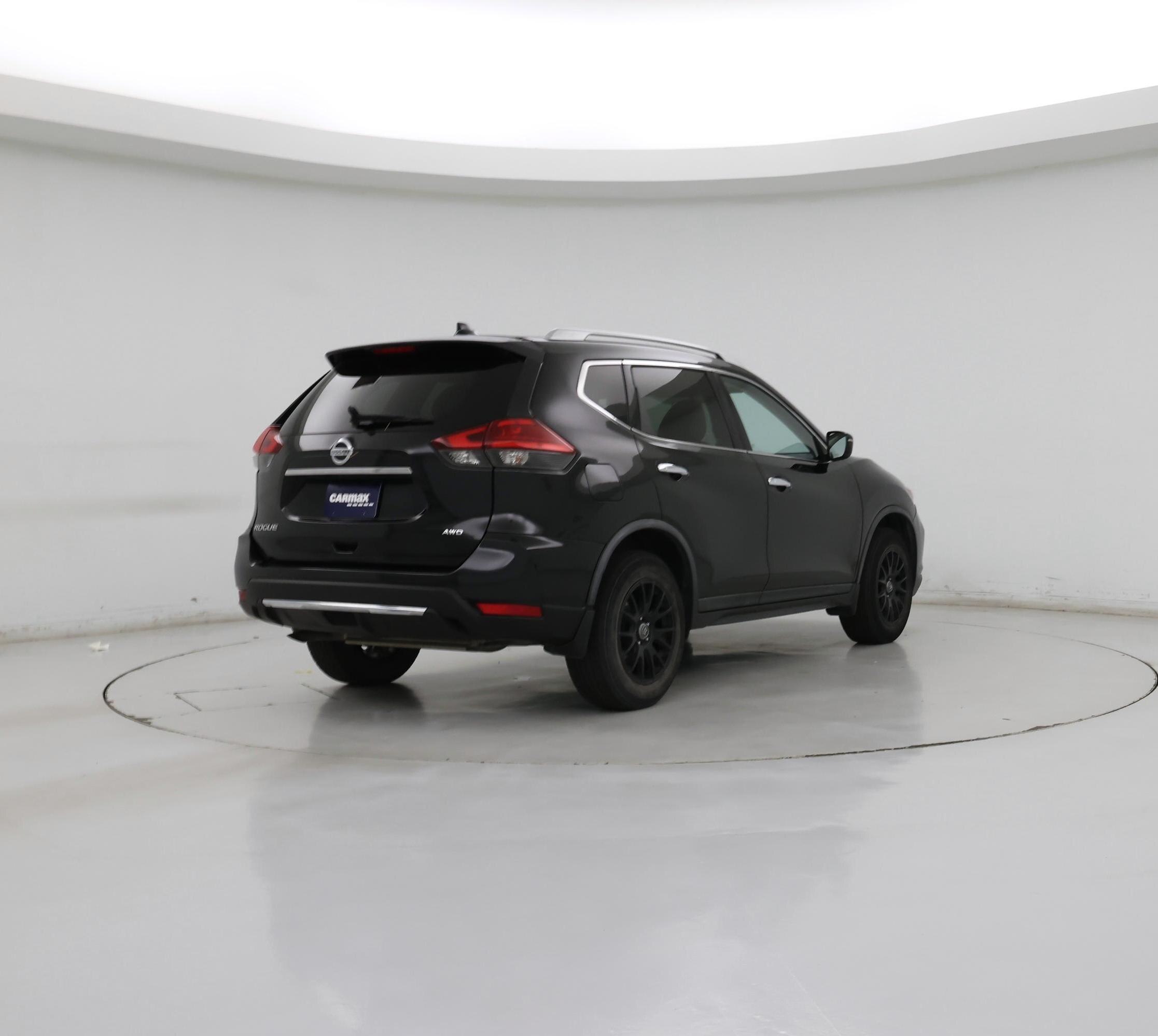 Thumbnail: 2017 Nissan Rogue - 8