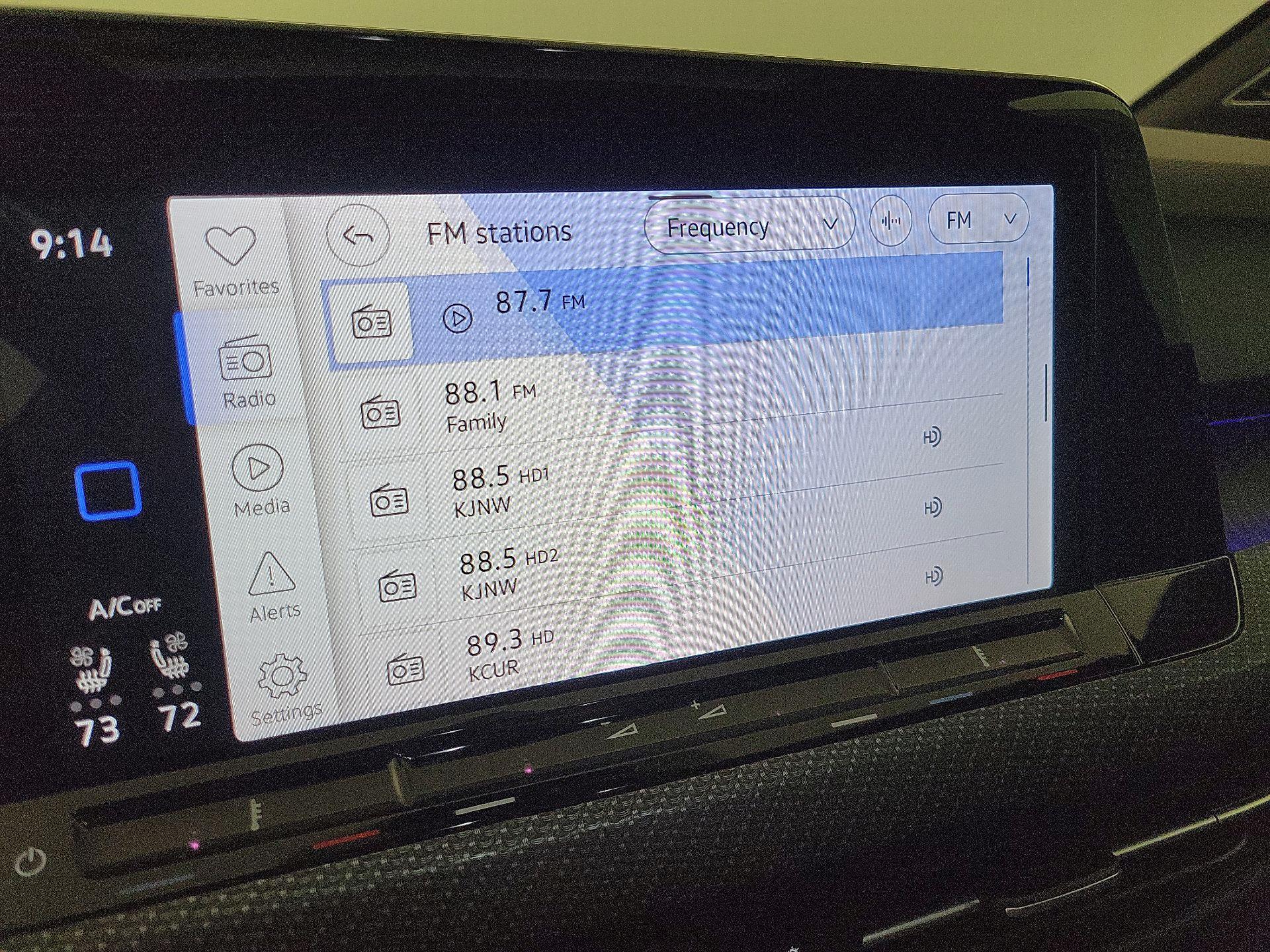 Thumbnail: 2022 Volkswagen Golf - 16