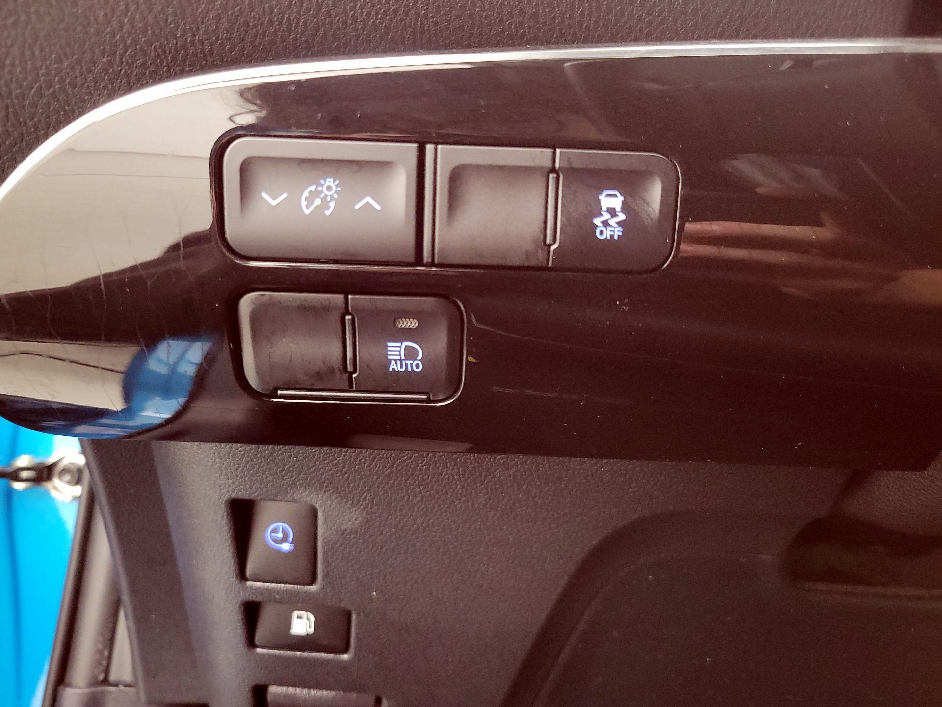 Thumbnail: 2019 Toyota Prius Prime - 13