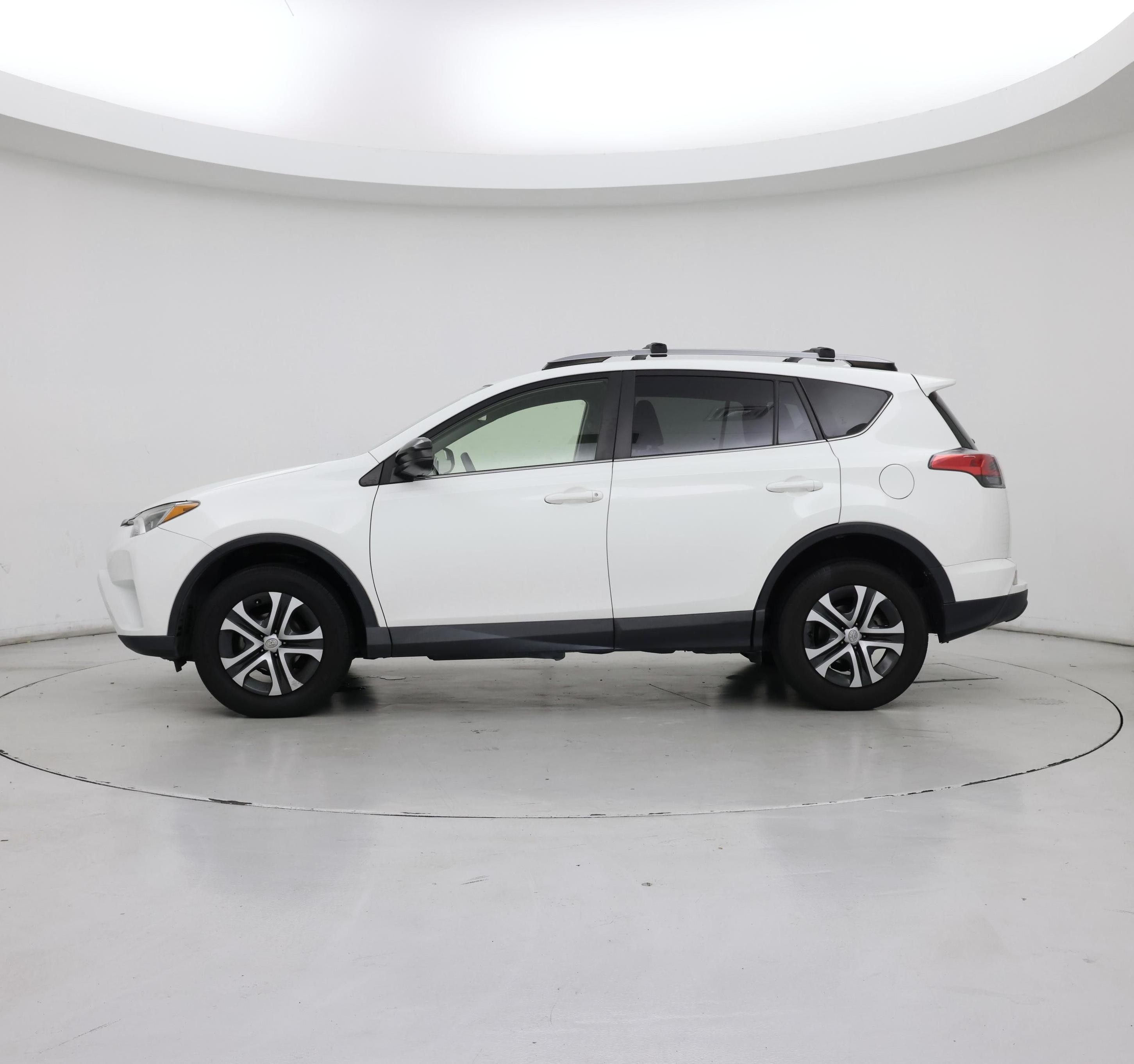 Thumbnail: 2017 Toyota RAV4 - 3