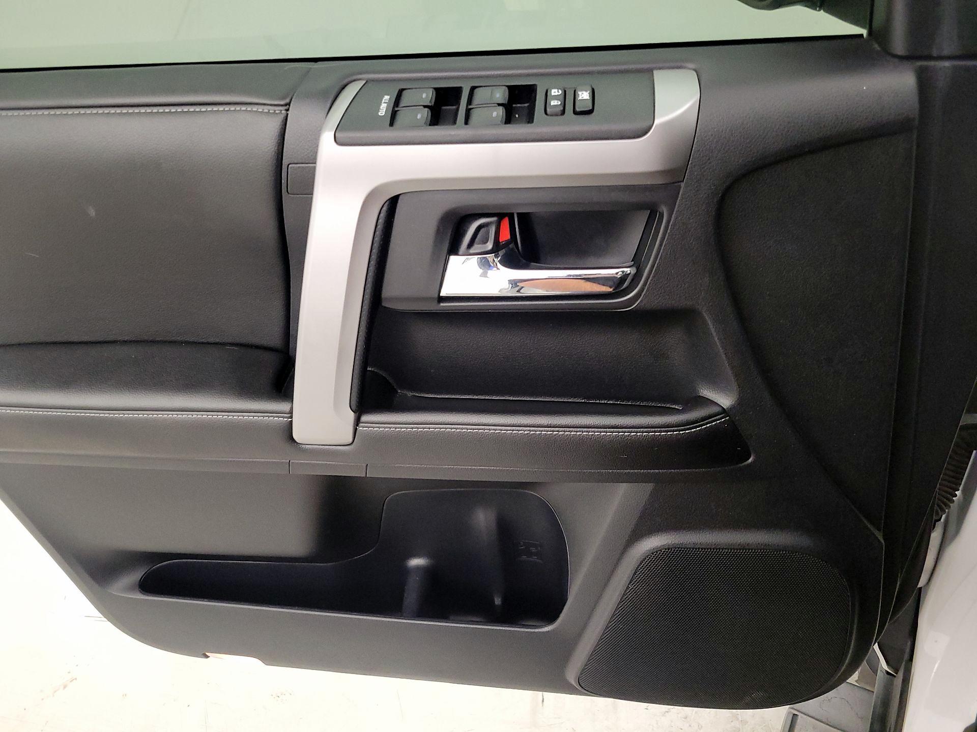 Thumbnail: 2014 Toyota 4Runner - 12