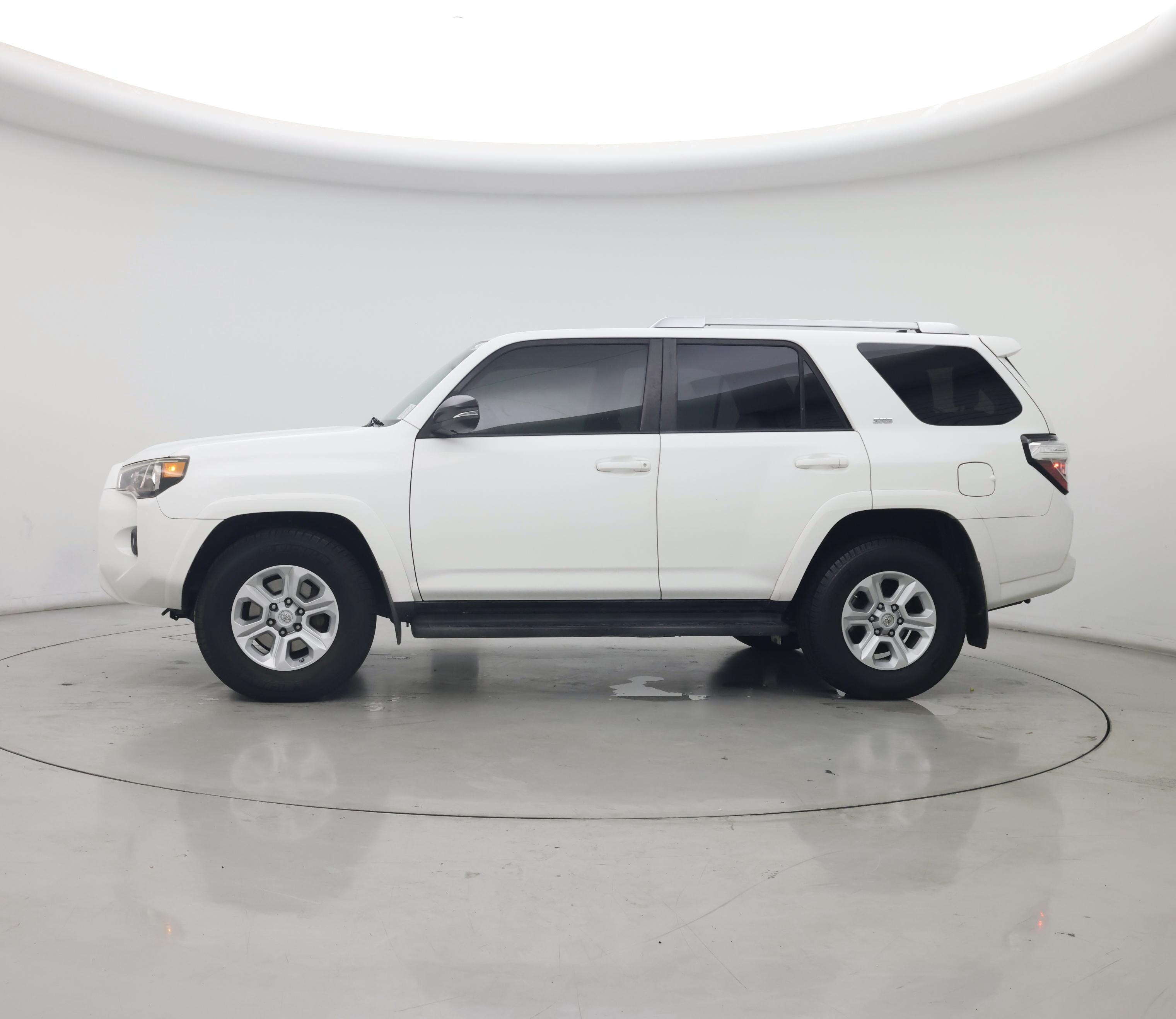 Thumbnail: 2014 Toyota 4Runner - 3