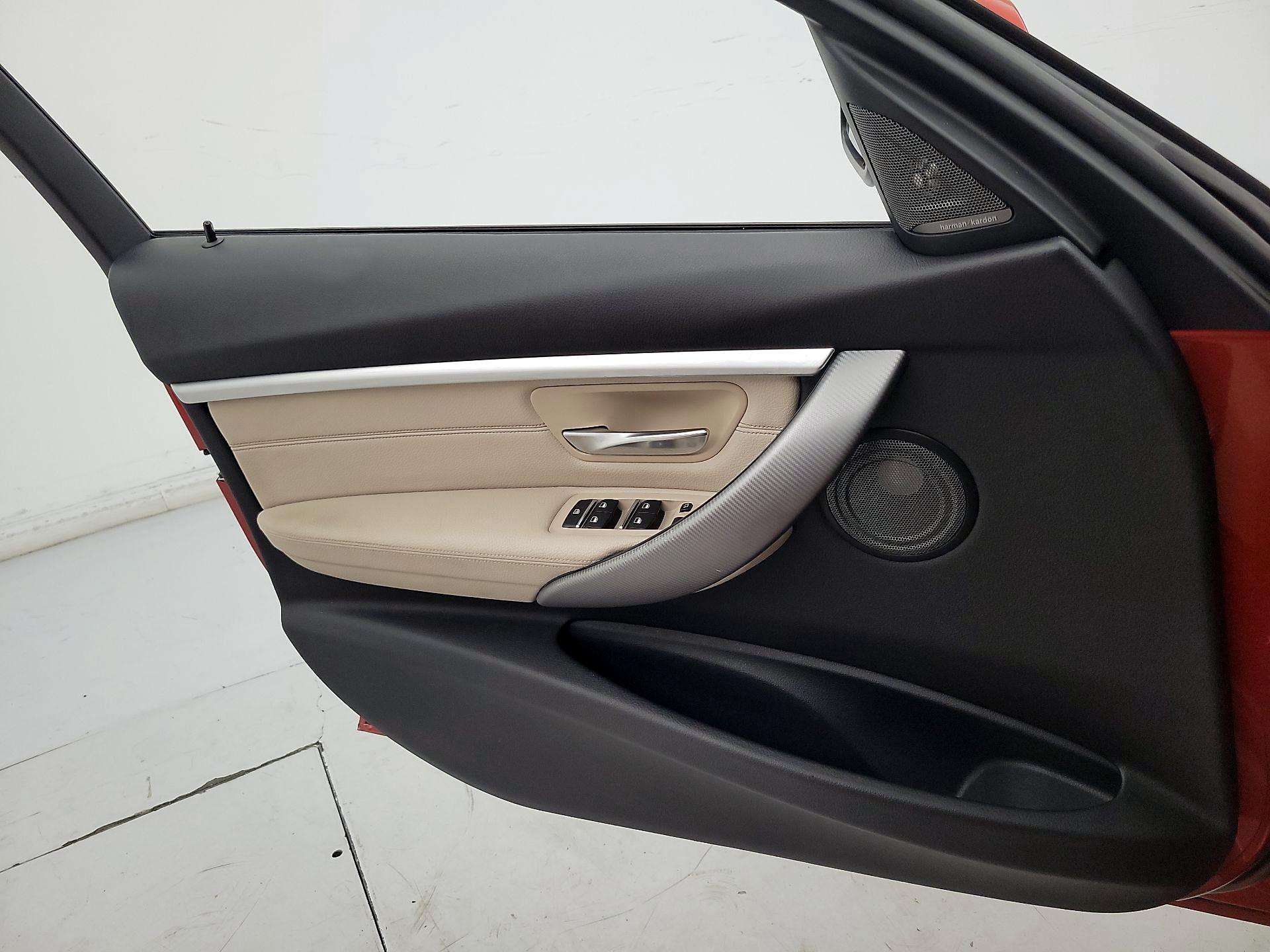 Thumbnail: 2018 BMW 3 Series - 12