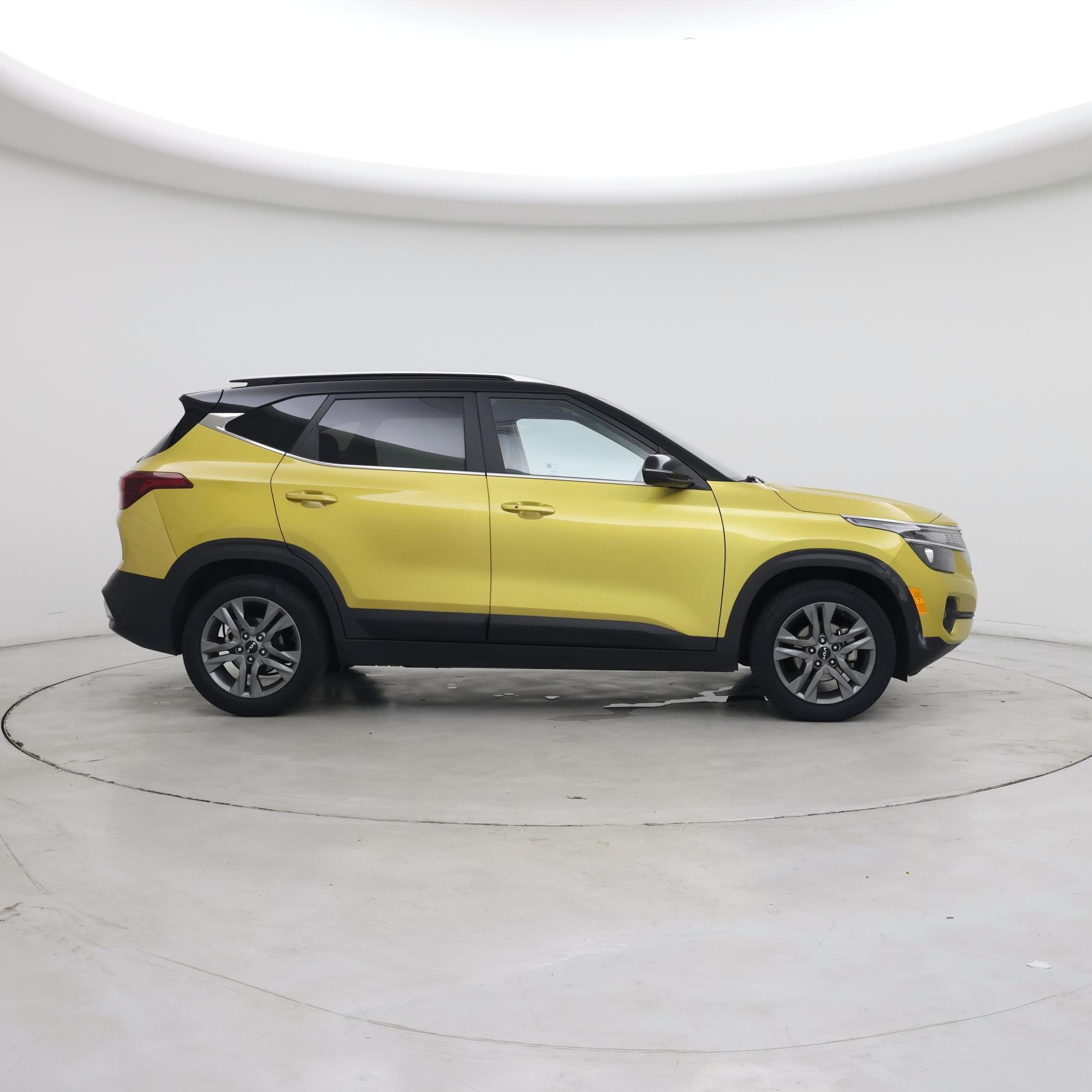Thumbnail: 2023 Kia Seltos - 7