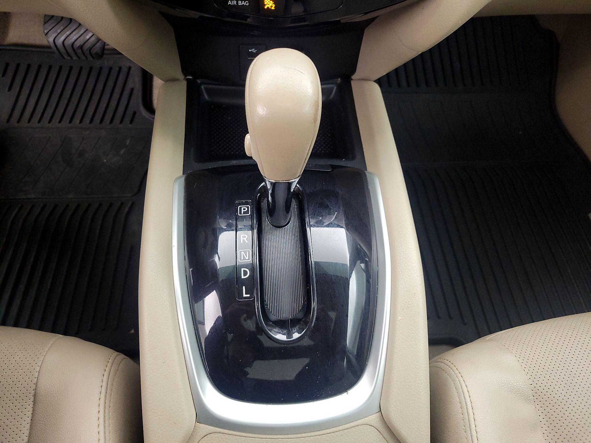 Thumbnail: 2015 Nissan Rogue - 18