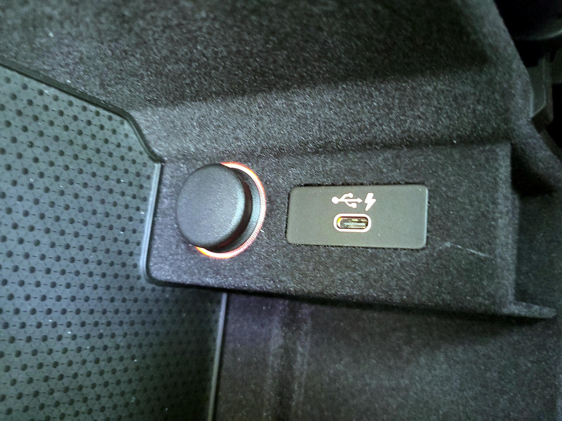 Thumbnail: 2022 BMW 8 Series - 19