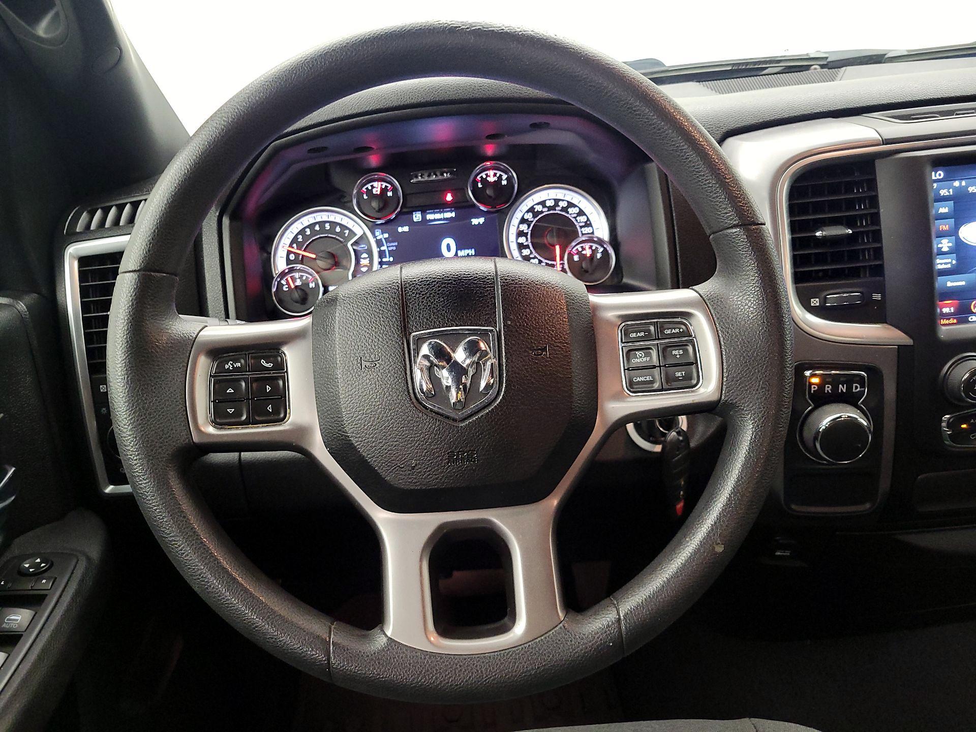 Thumbnail: 2021 RAM 1500 Classic - 10