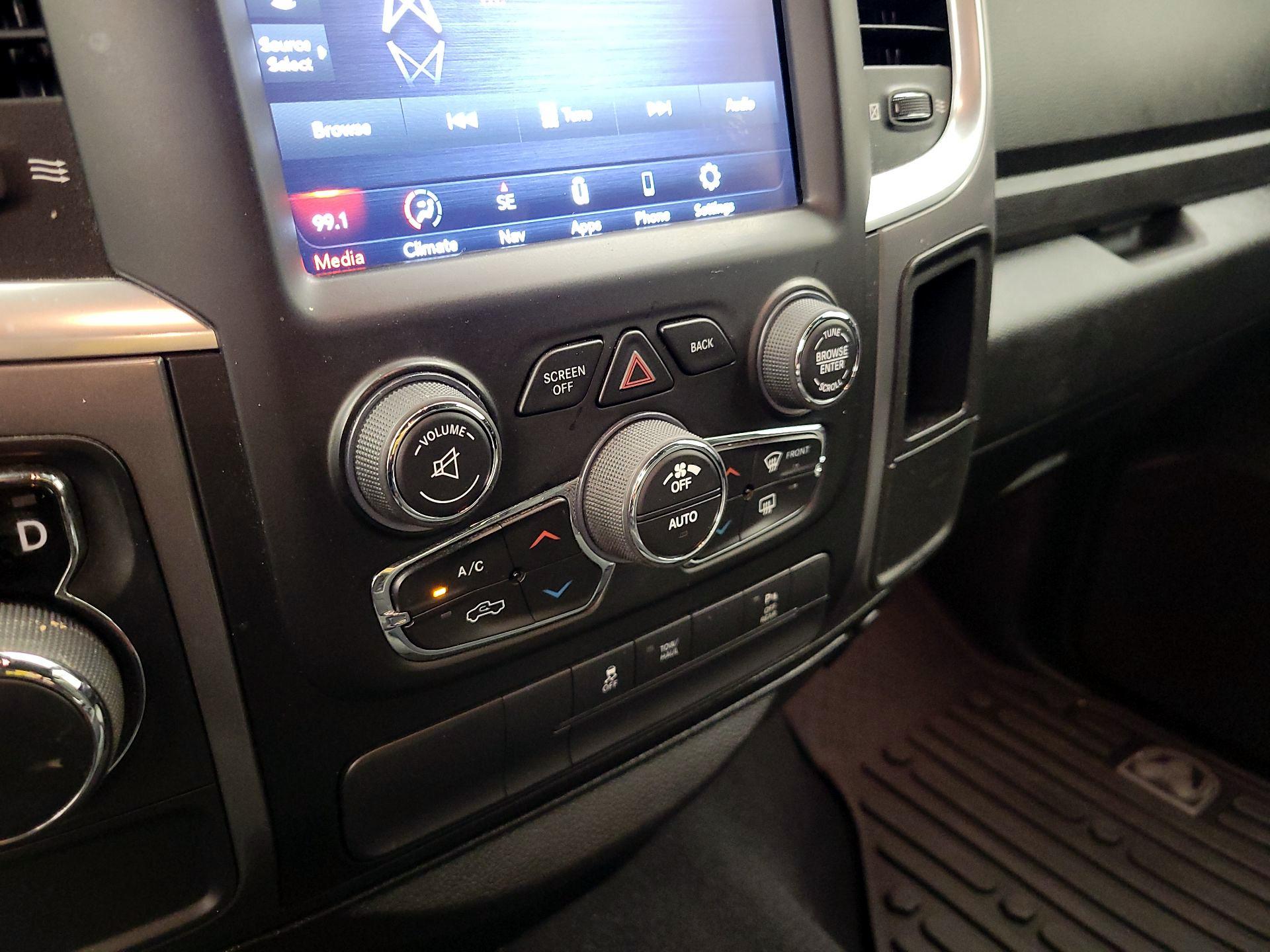 Thumbnail: 2021 RAM 1500 Classic - 16