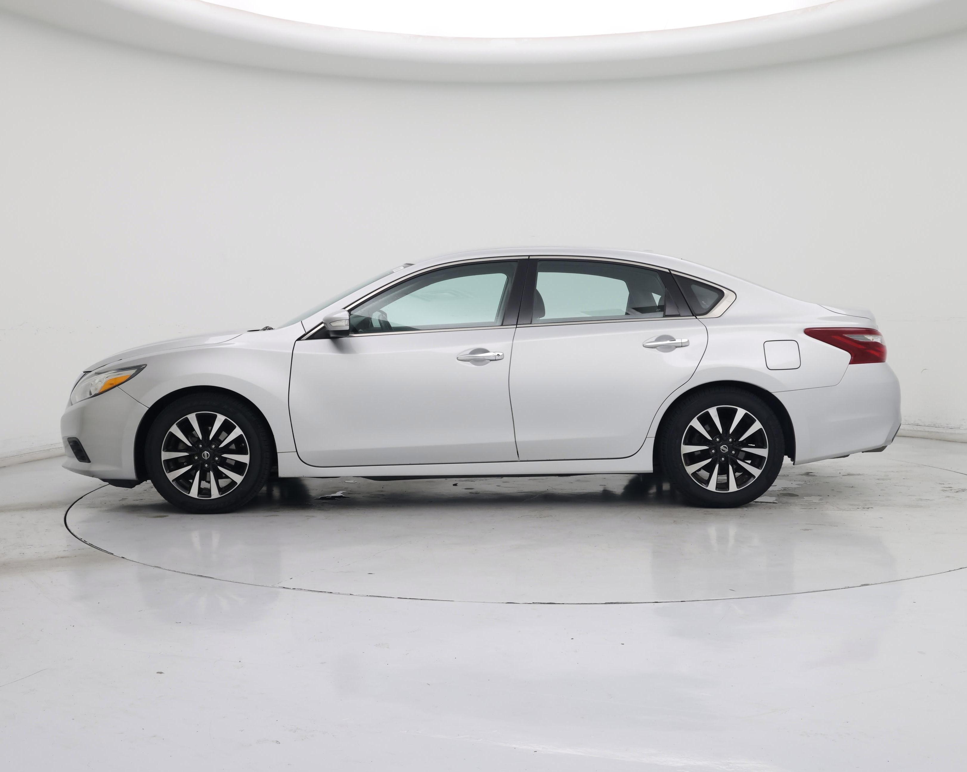 Thumbnail: 2018 Nissan Altima - 3