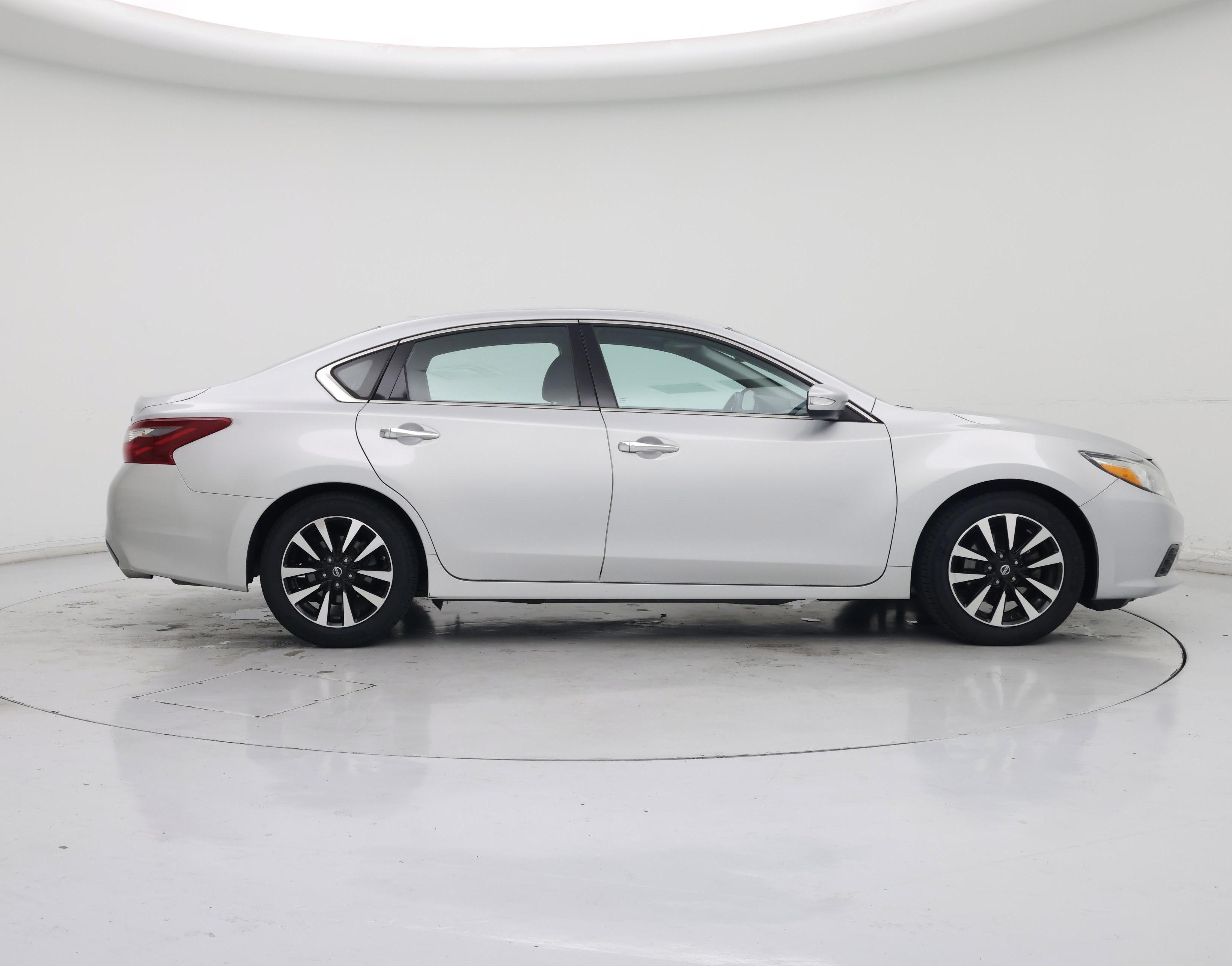 Thumbnail: 2018 Nissan Altima - 7