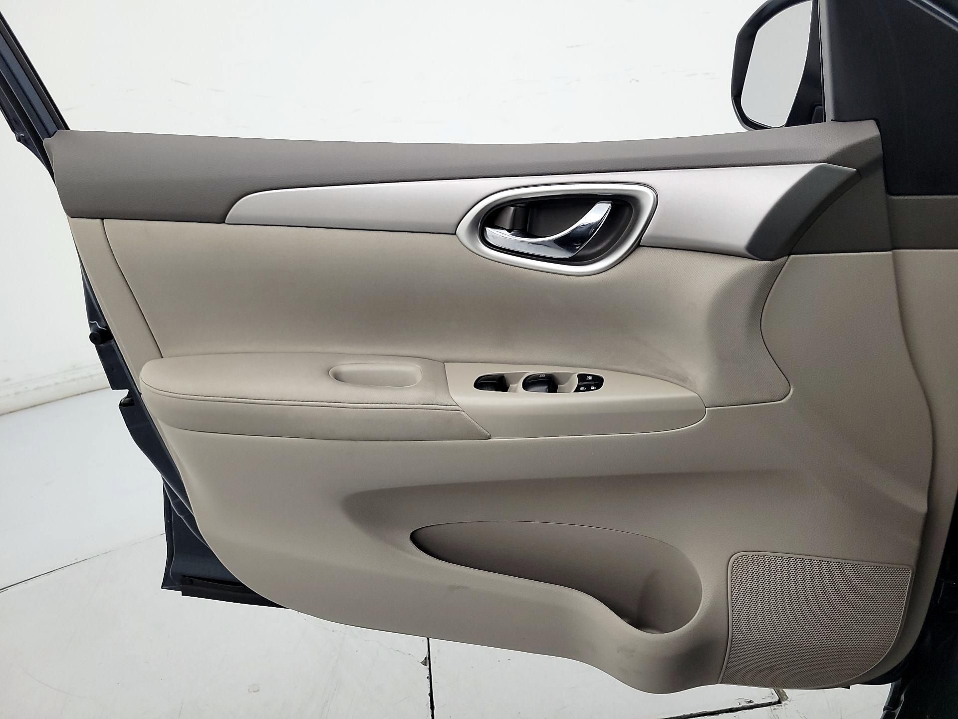 Thumbnail: 2014 Nissan Sentra - 12