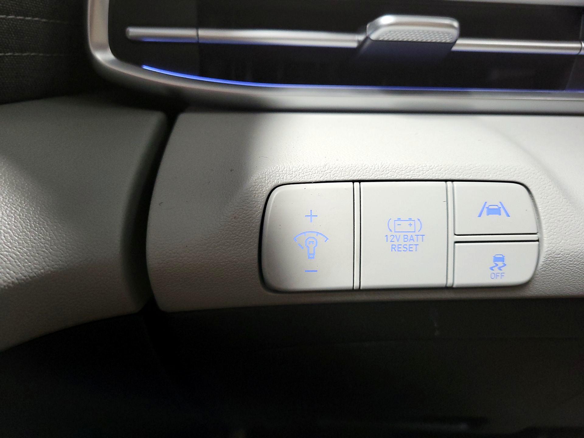 Thumbnail: 2023 Hyundai Elantra - 13