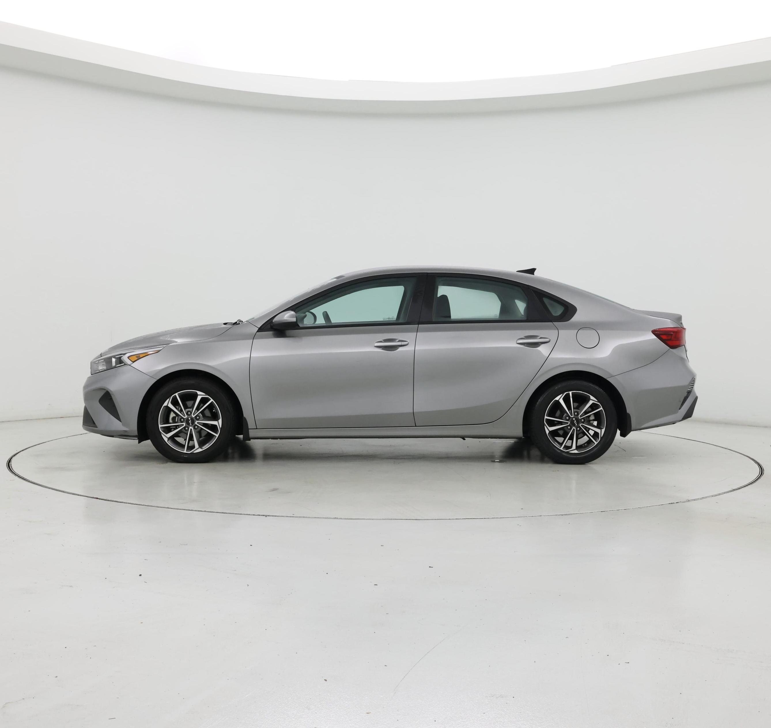 Thumbnail: 2023 Kia Forte - 3