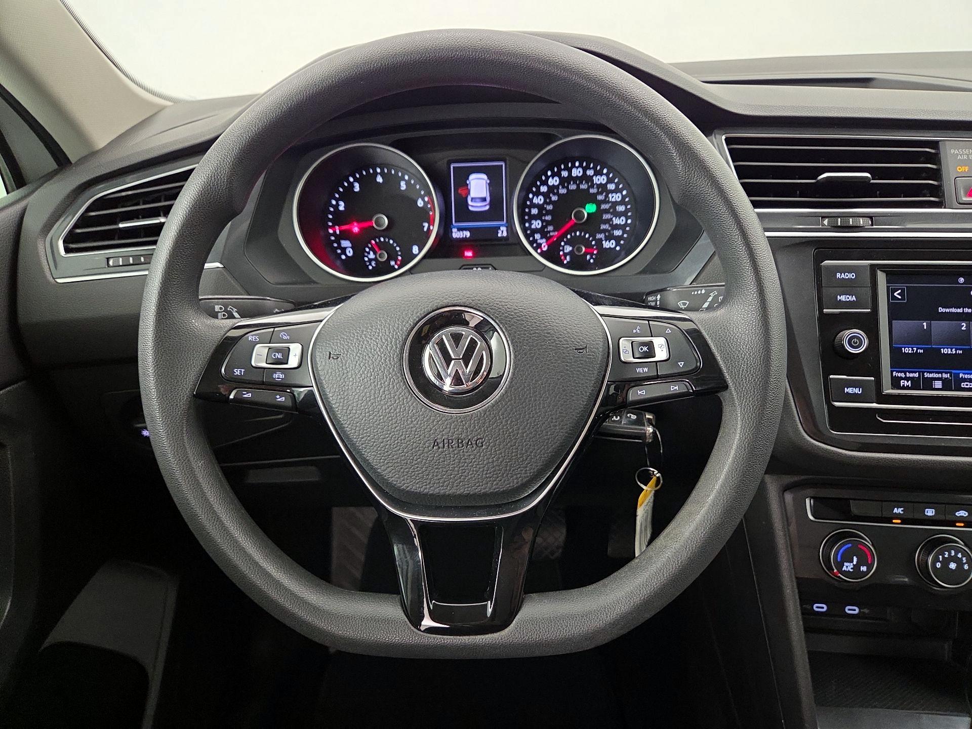 Thumbnail: 2021 Volkswagen Tiguan - 10