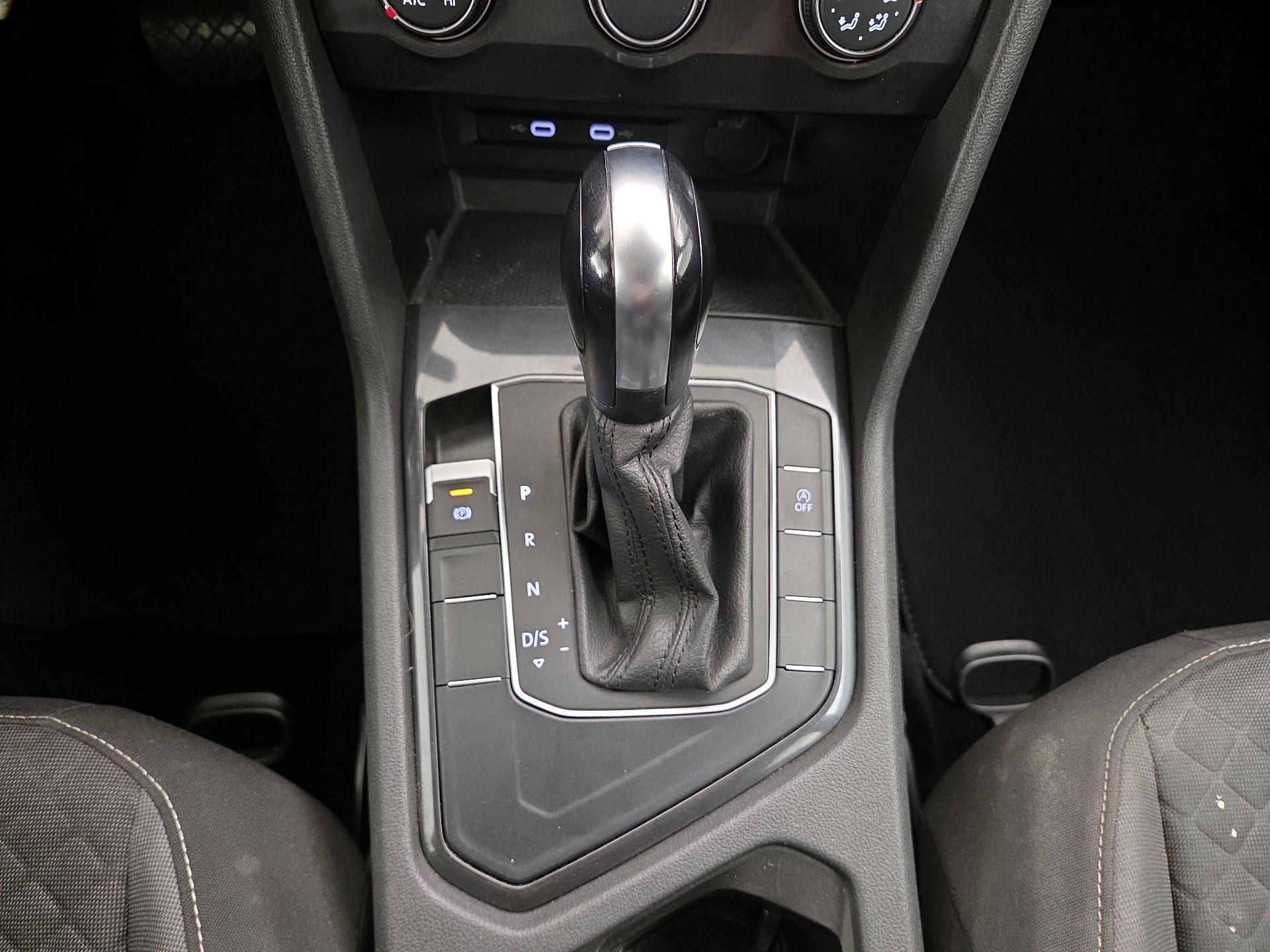 Thumbnail: 2021 Volkswagen Tiguan - 17