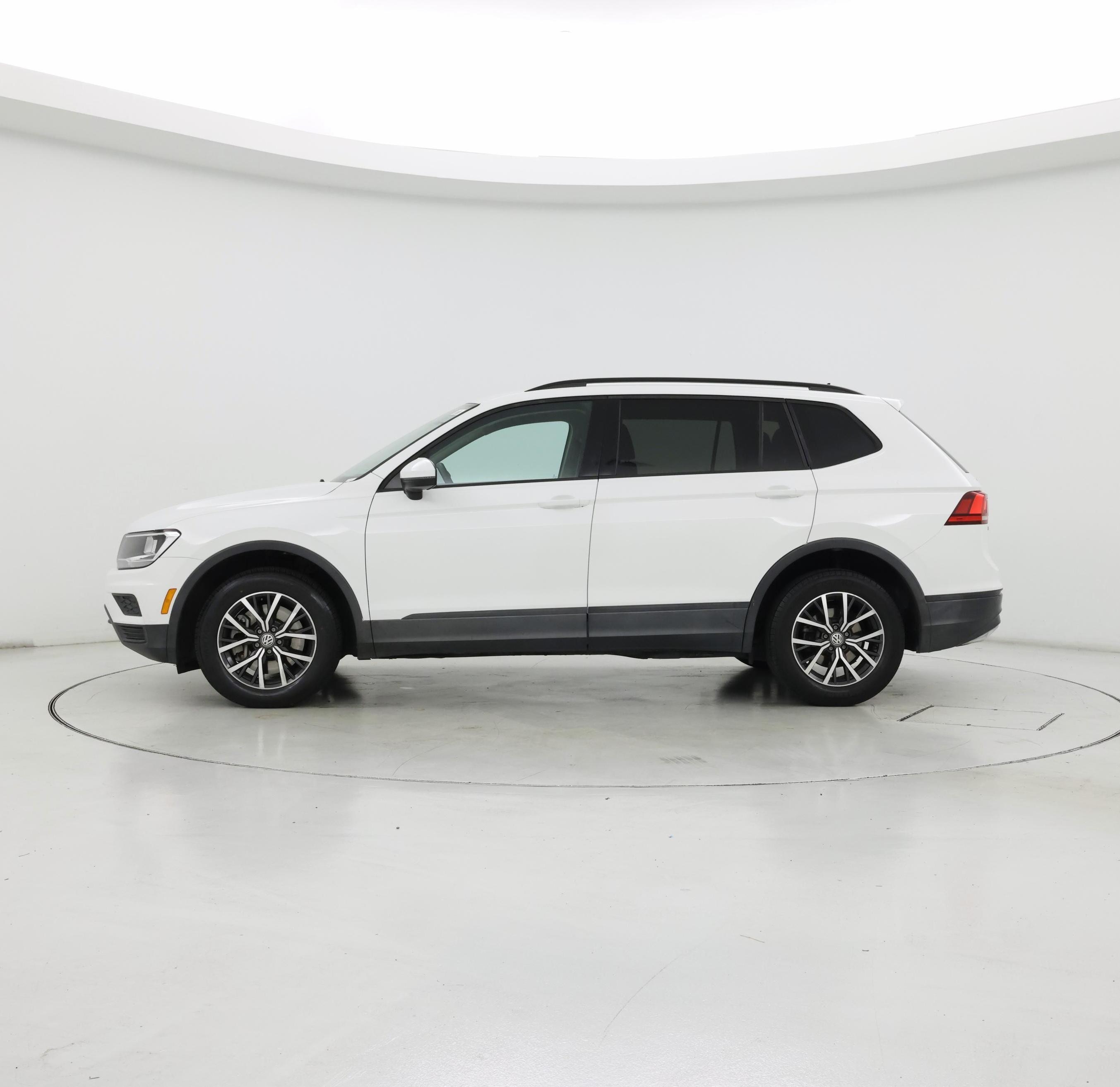 Thumbnail: 2021 Volkswagen Tiguan - 3