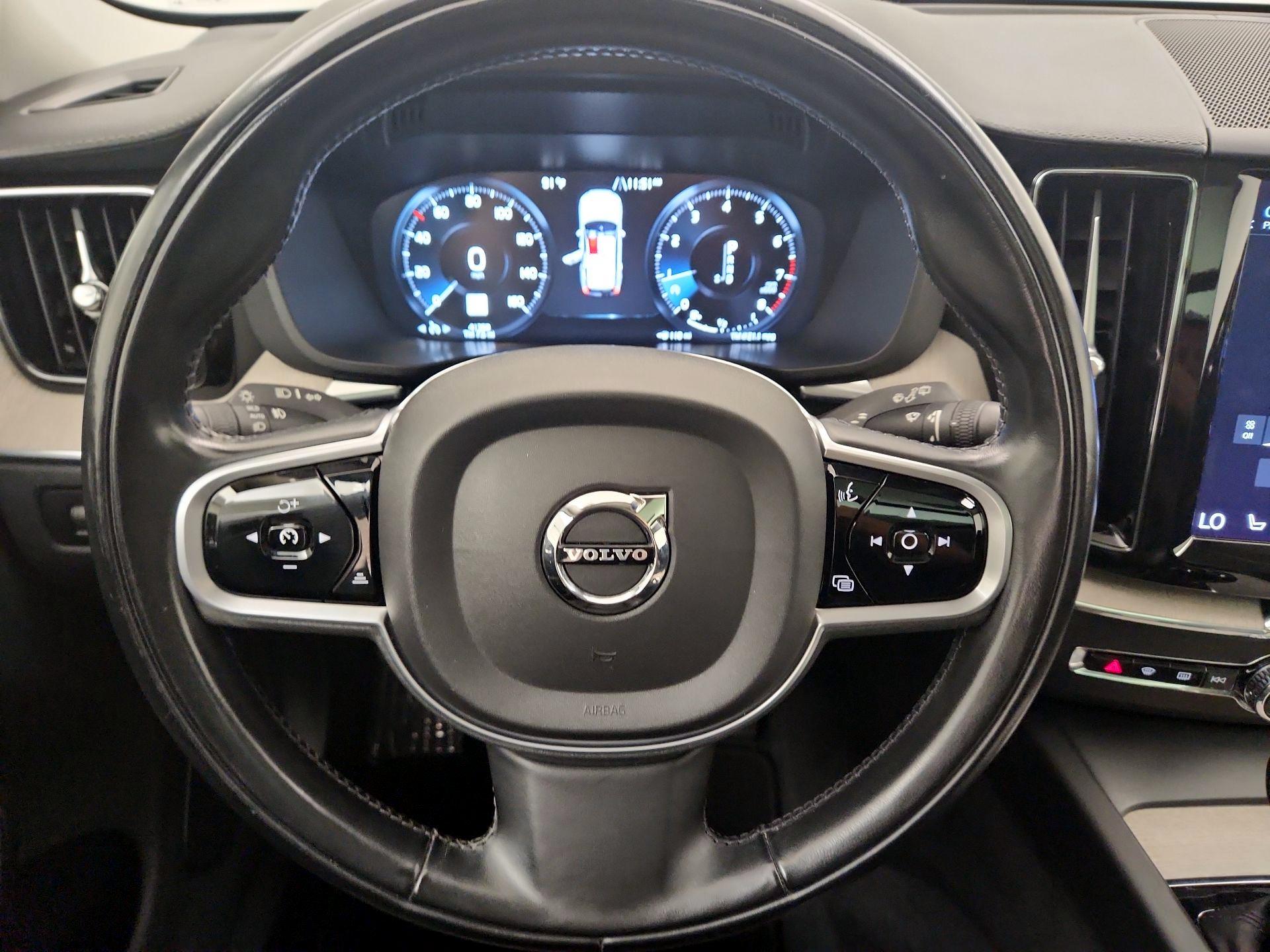 Thumbnail: 2021 Volvo XC60 - 10