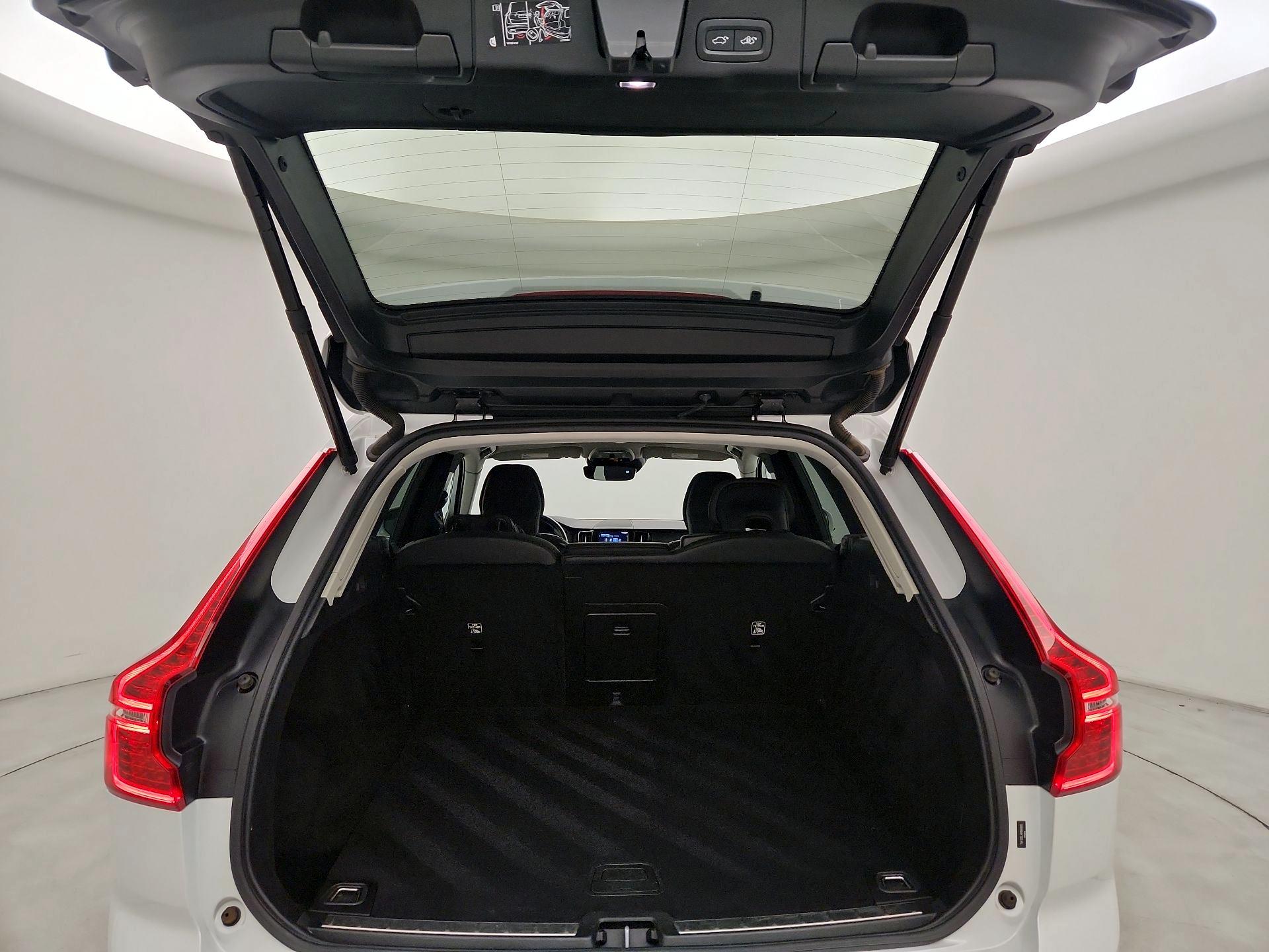Thumbnail: 2021 Volvo XC60 - 20