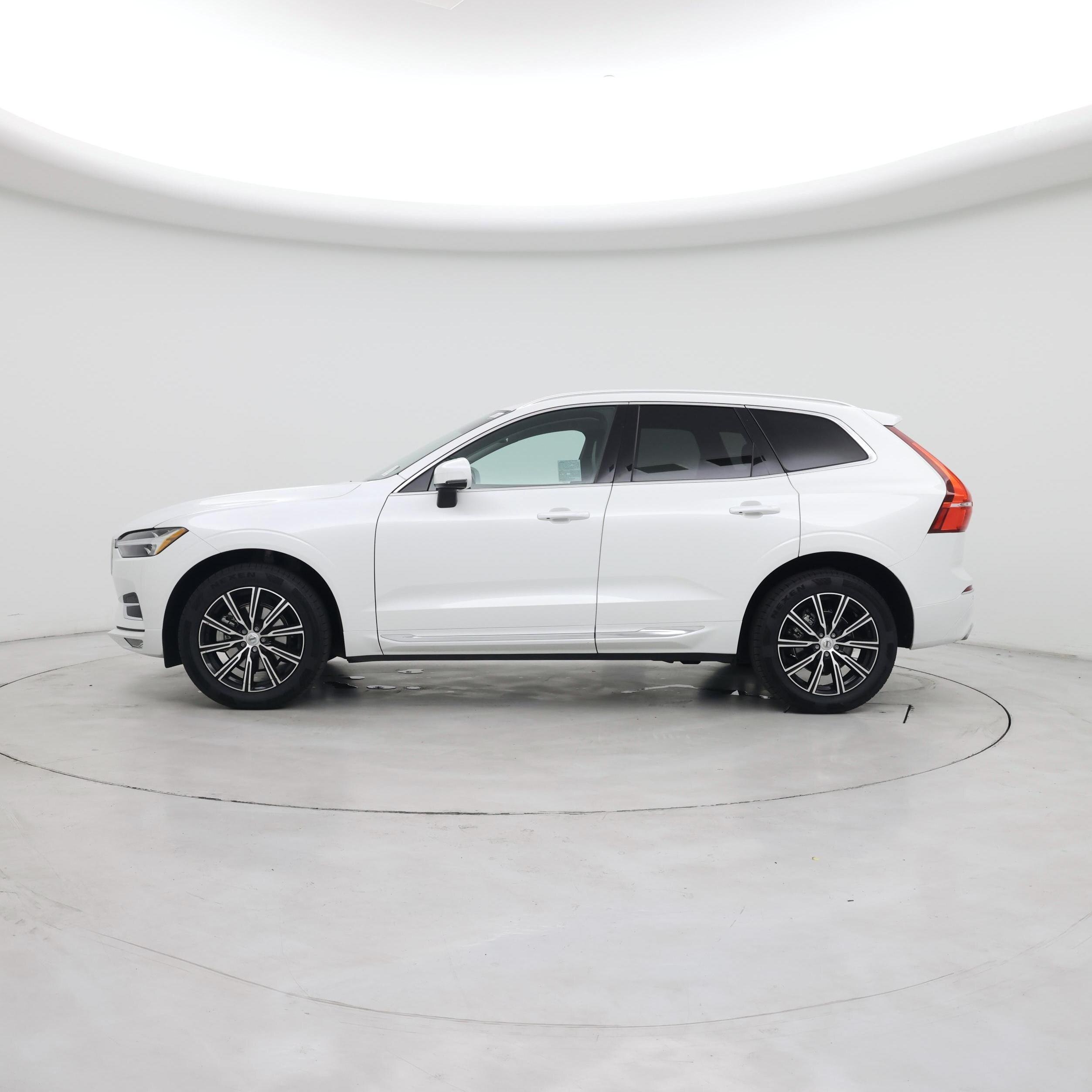 Thumbnail: 2021 Volvo XC60 - 3
