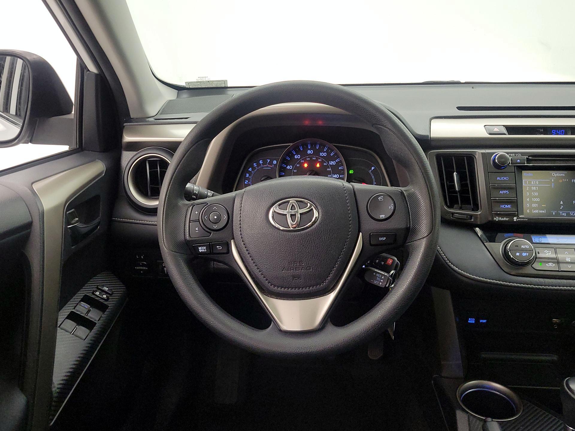 Thumbnail: 2015 Toyota RAV4 - 10