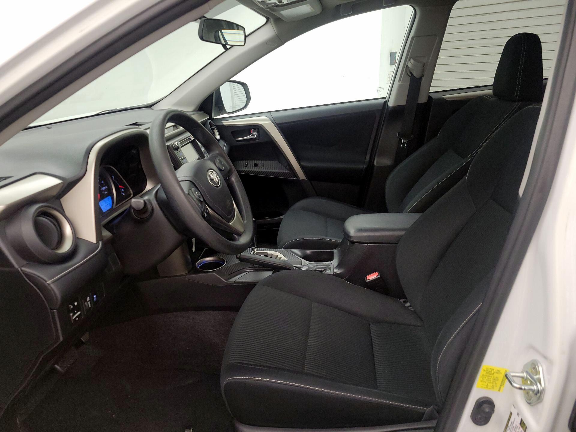 Thumbnail: 2015 Toyota RAV4 - 11