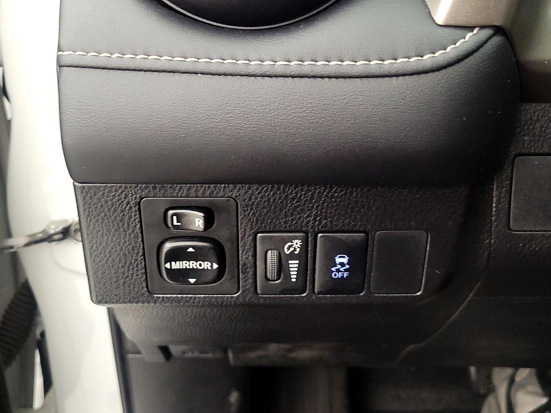 Thumbnail: 2015 Toyota RAV4 - 13