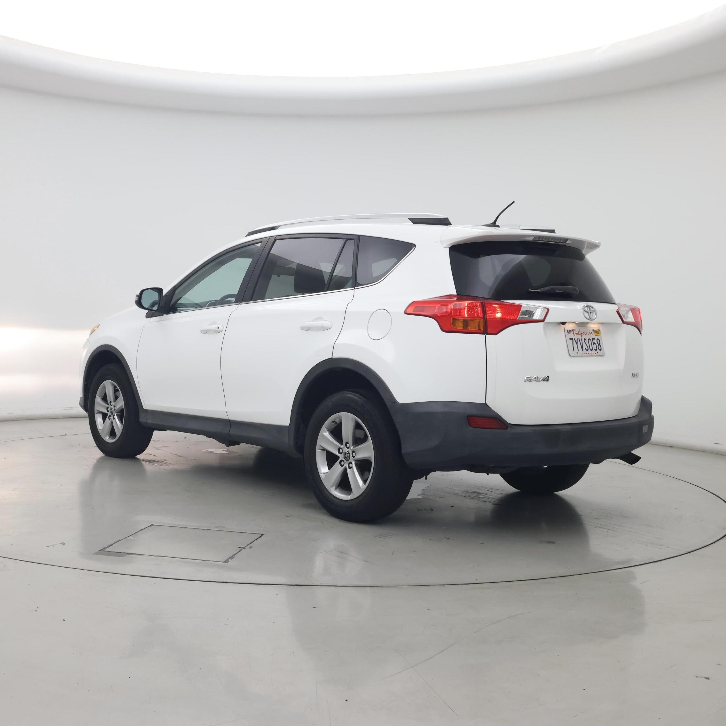 Thumbnail: 2015 Toyota RAV4 - 2