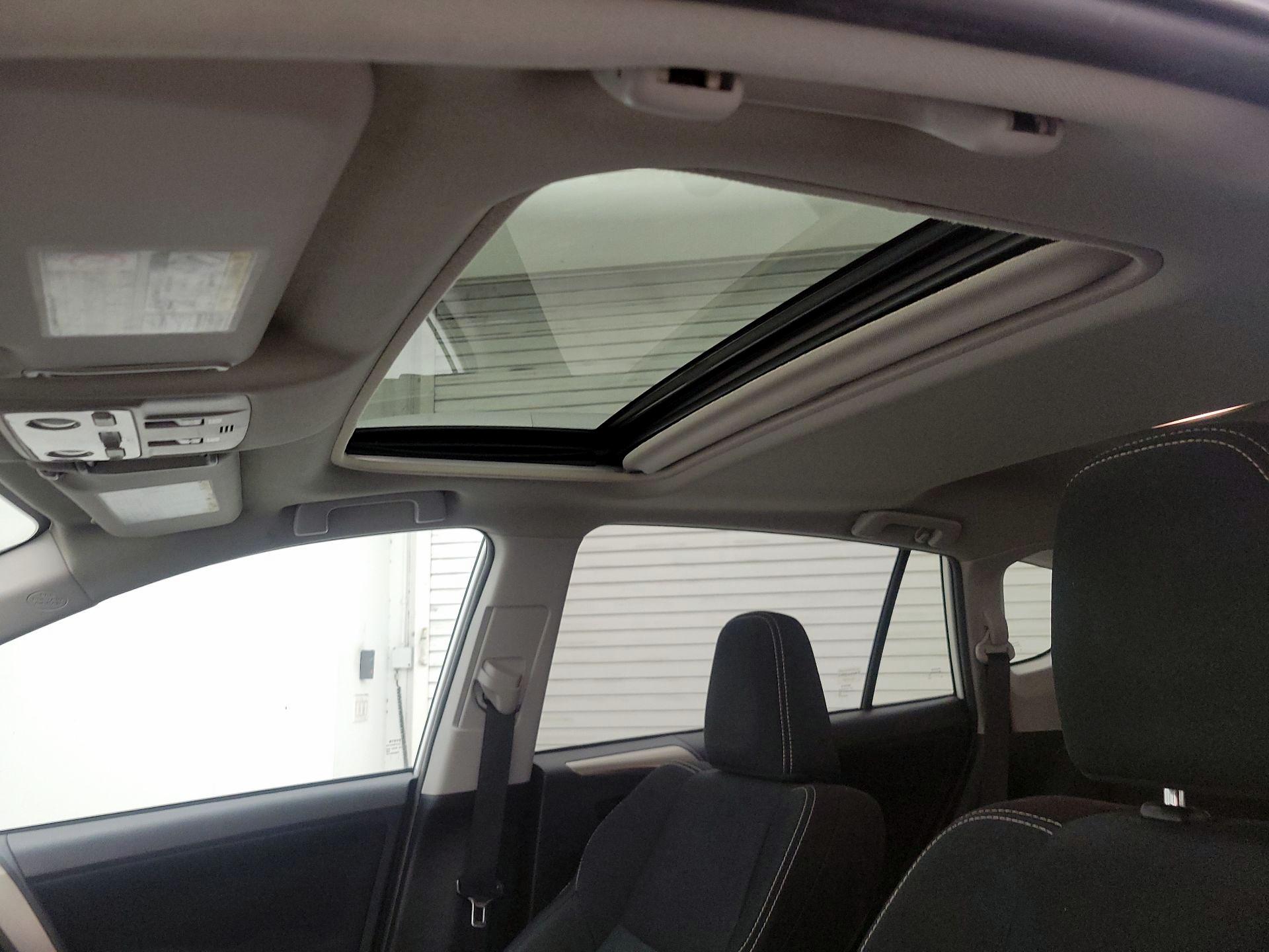 Thumbnail: 2015 Toyota RAV4 - 19