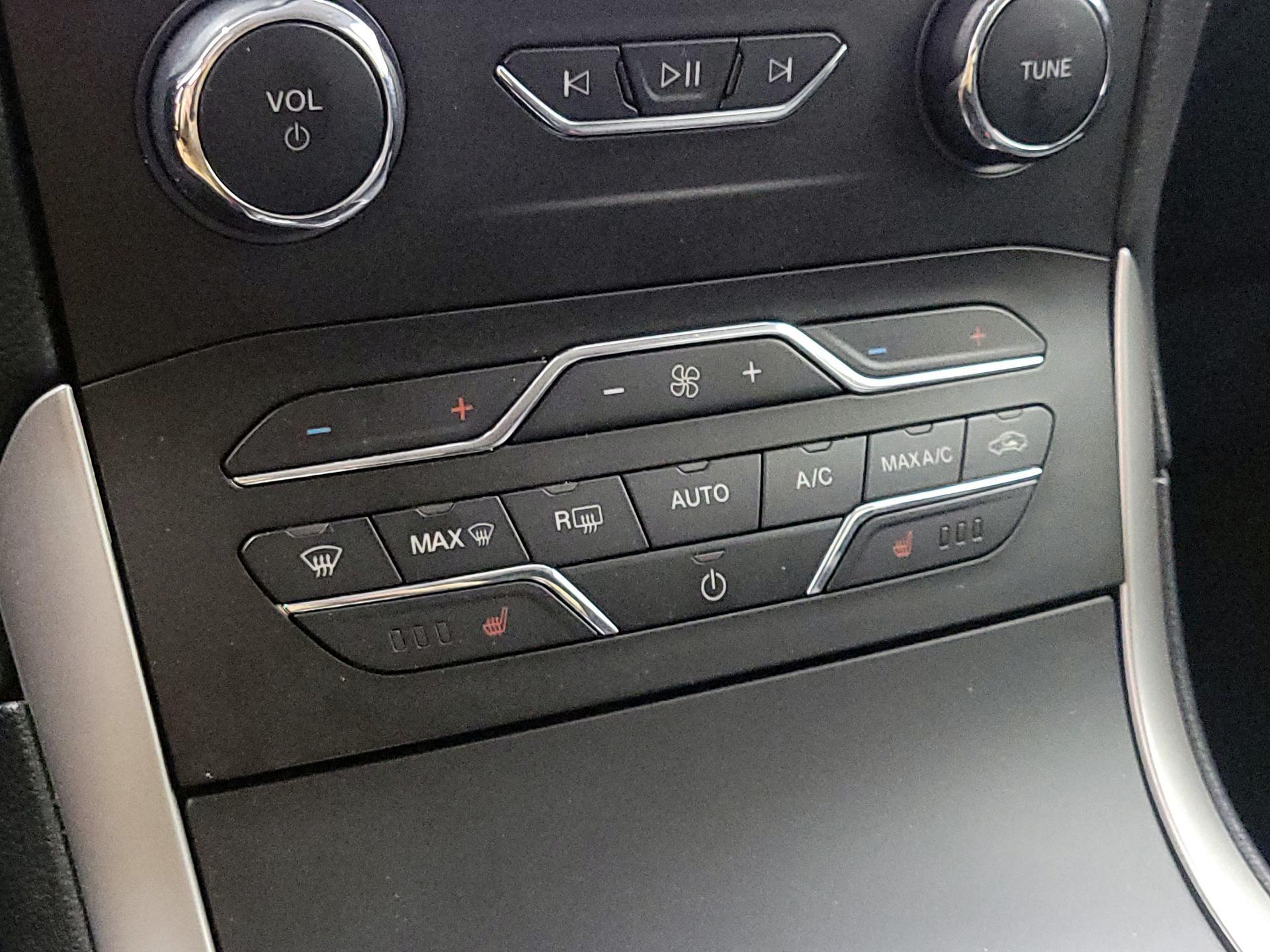 Thumbnail: 2020 Ford Edge - 16