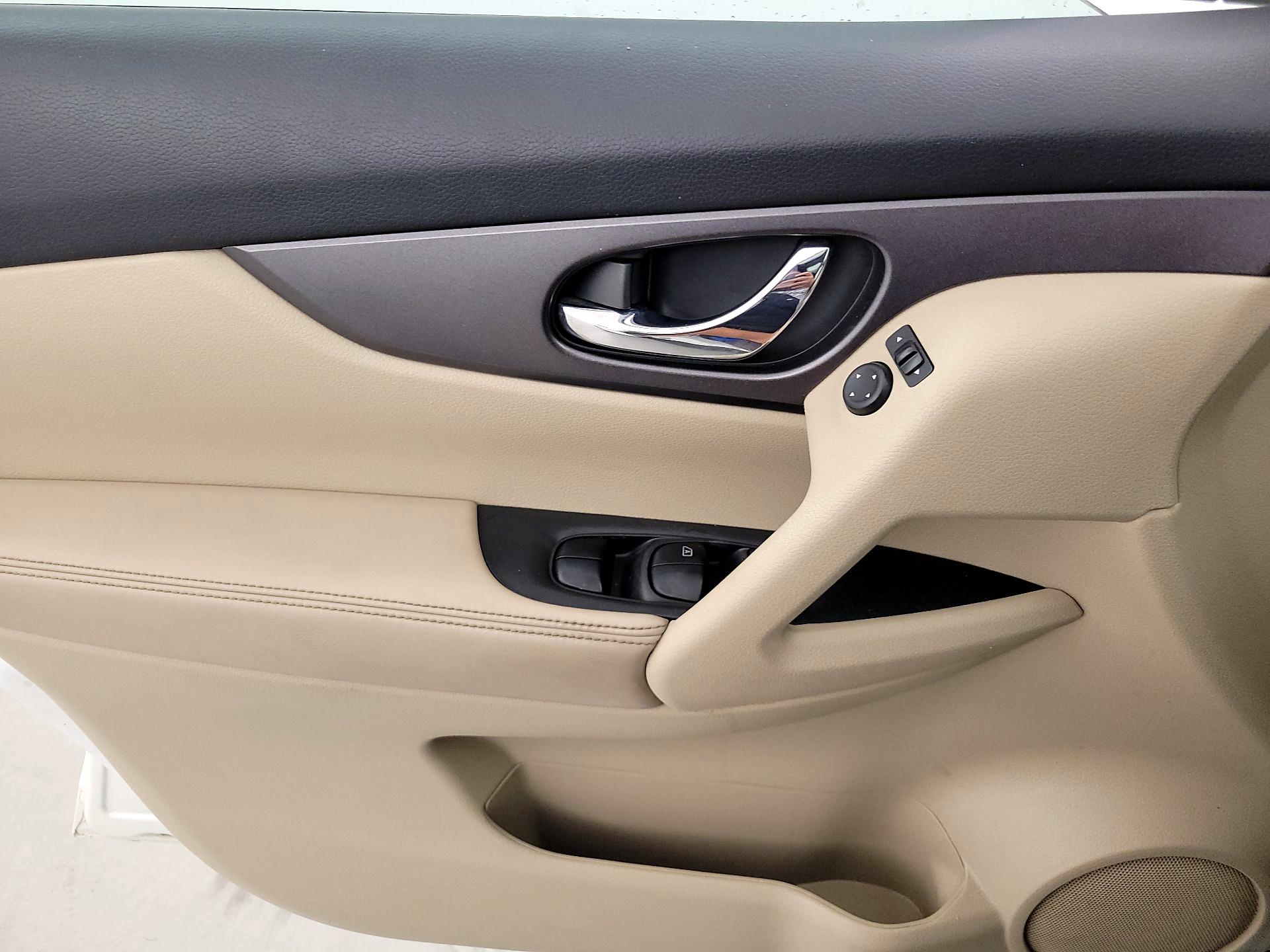 Thumbnail: 2016 Nissan Rogue - 12