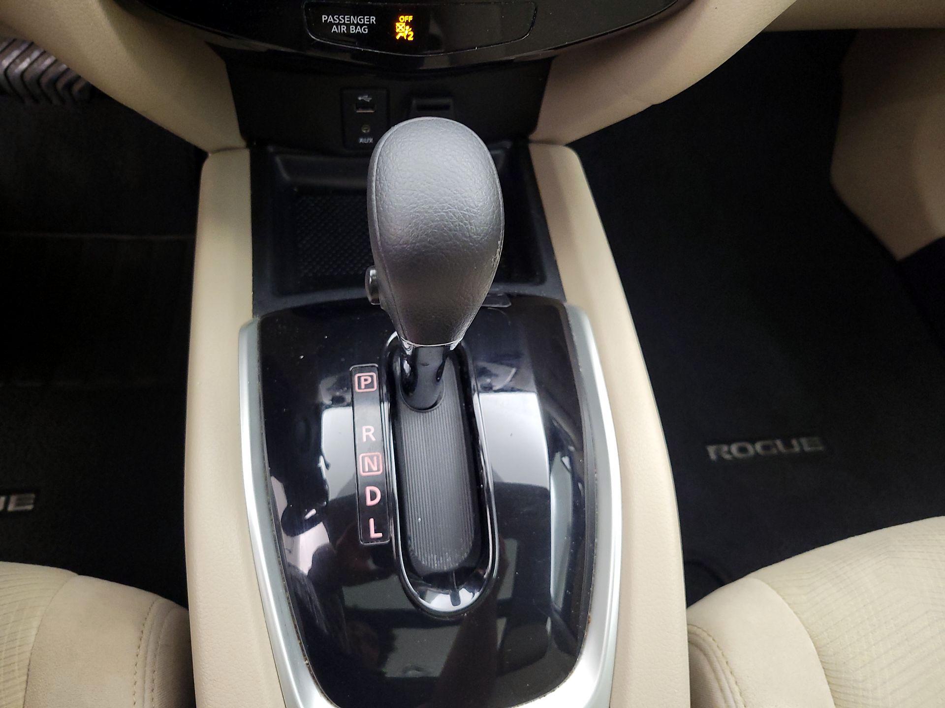 Thumbnail: 2016 Nissan Rogue - 17