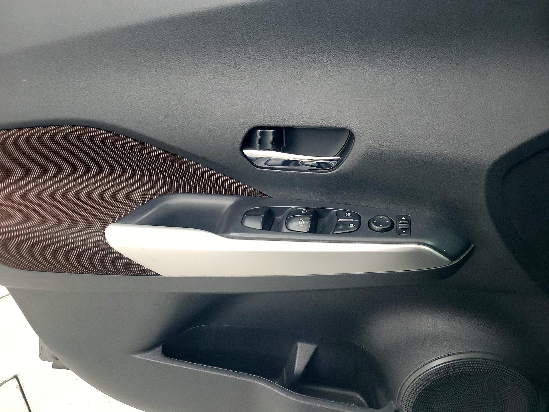 Thumbnail: 2018 Nissan Kicks - 12