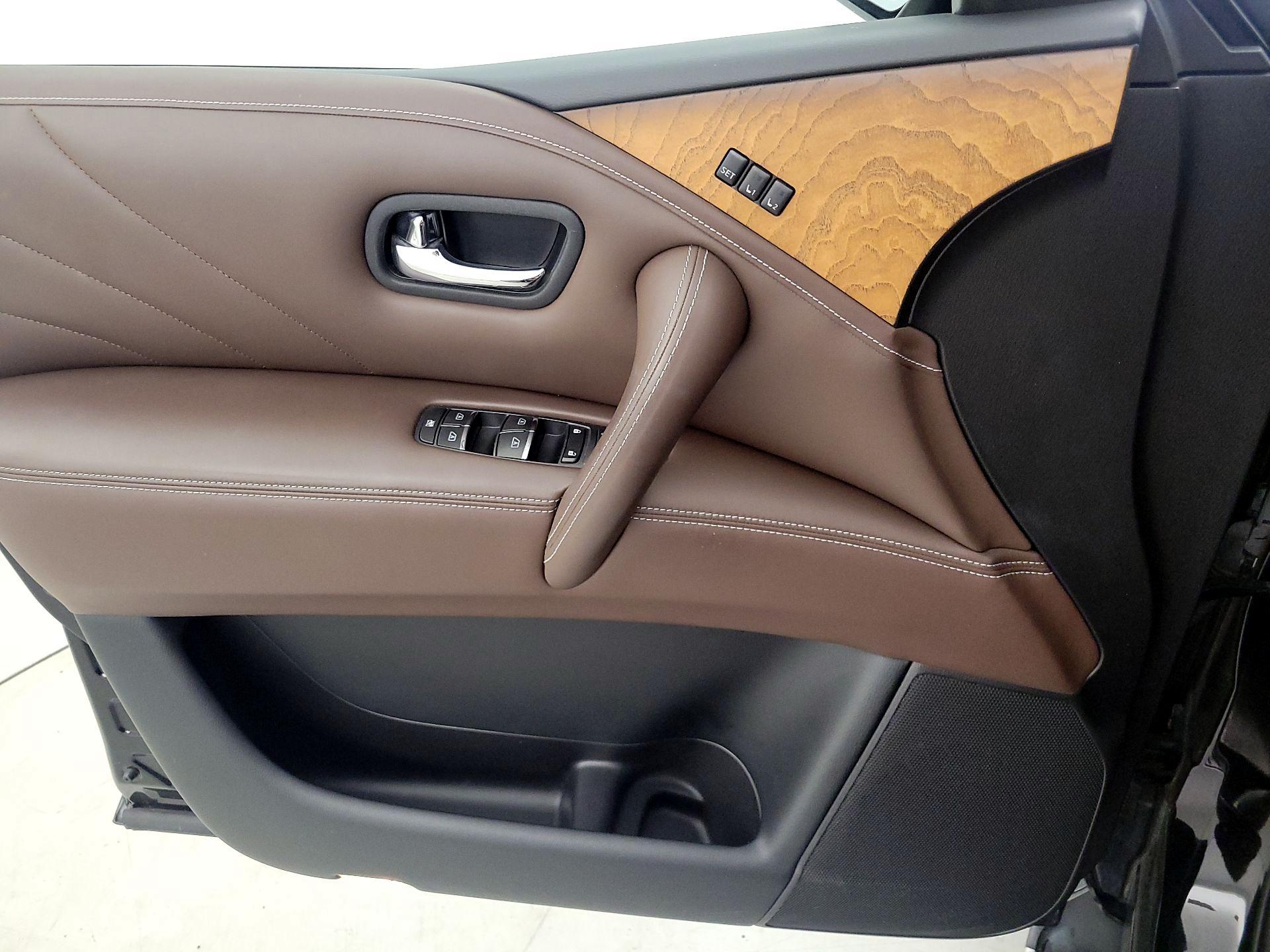 Thumbnail: 2015 INFINITI QX80 - 12