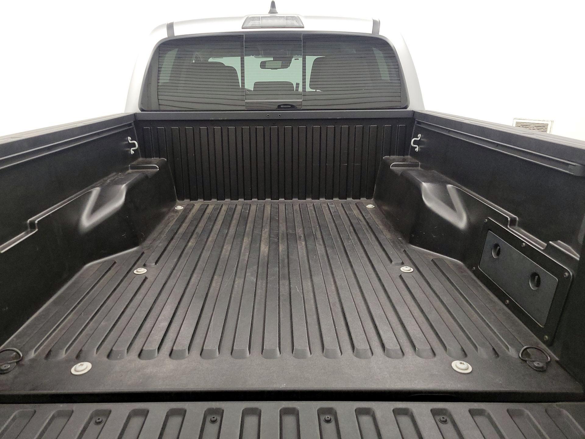 Thumbnail: 2020 Toyota Tacoma - 18