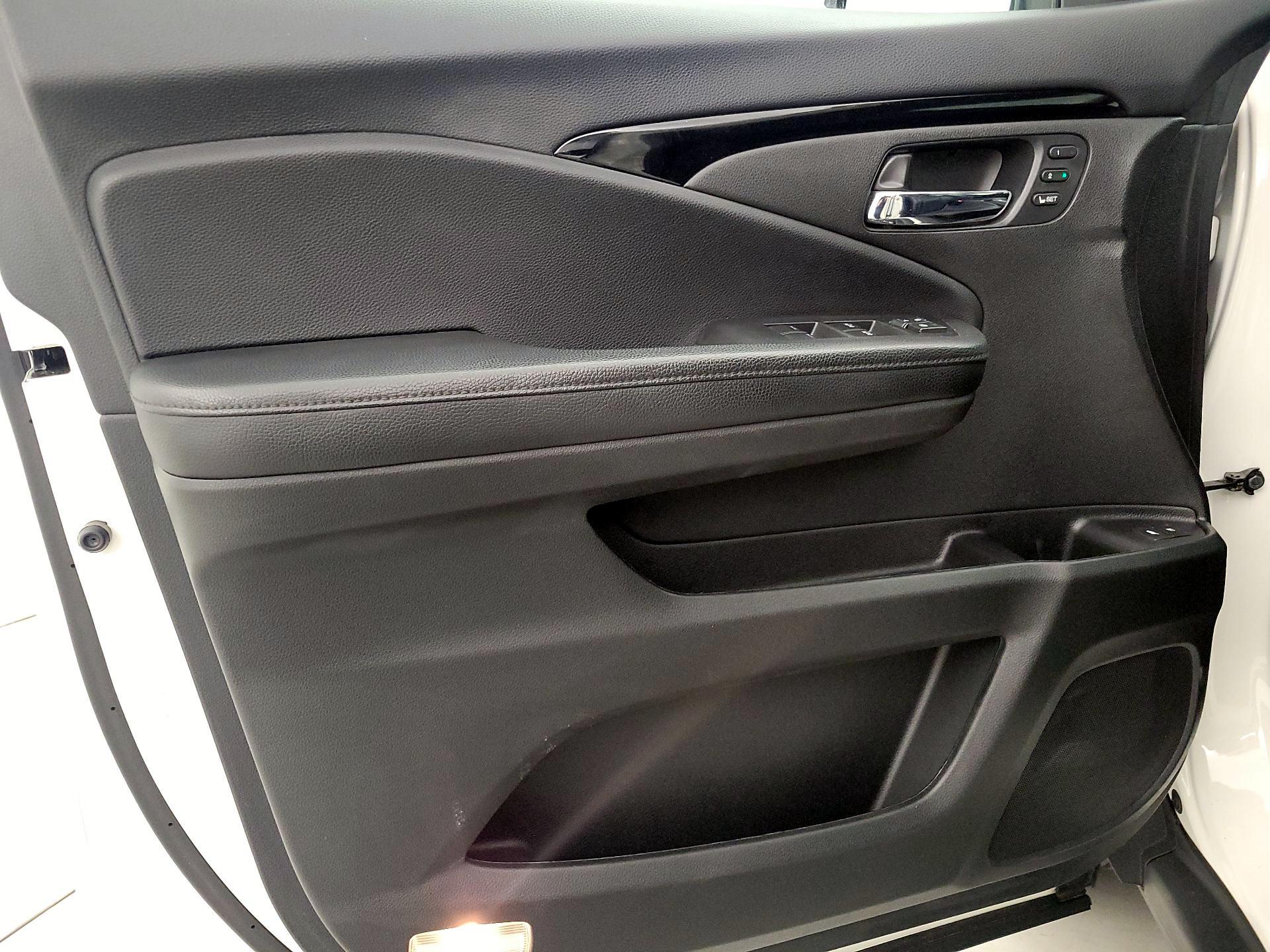 Thumbnail: 2019 Honda Passport - 12
