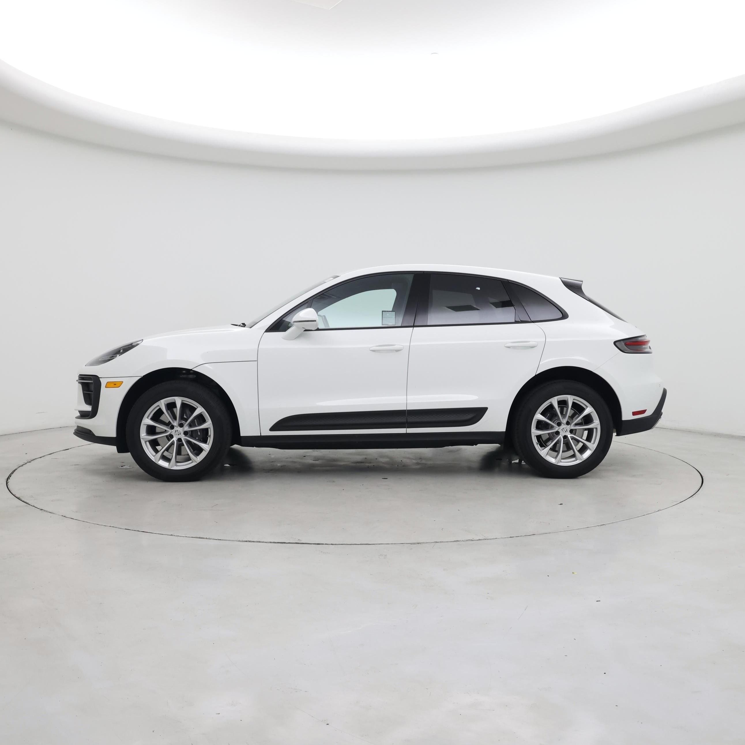 Thumbnail: 2024 Porsche Macan - 3