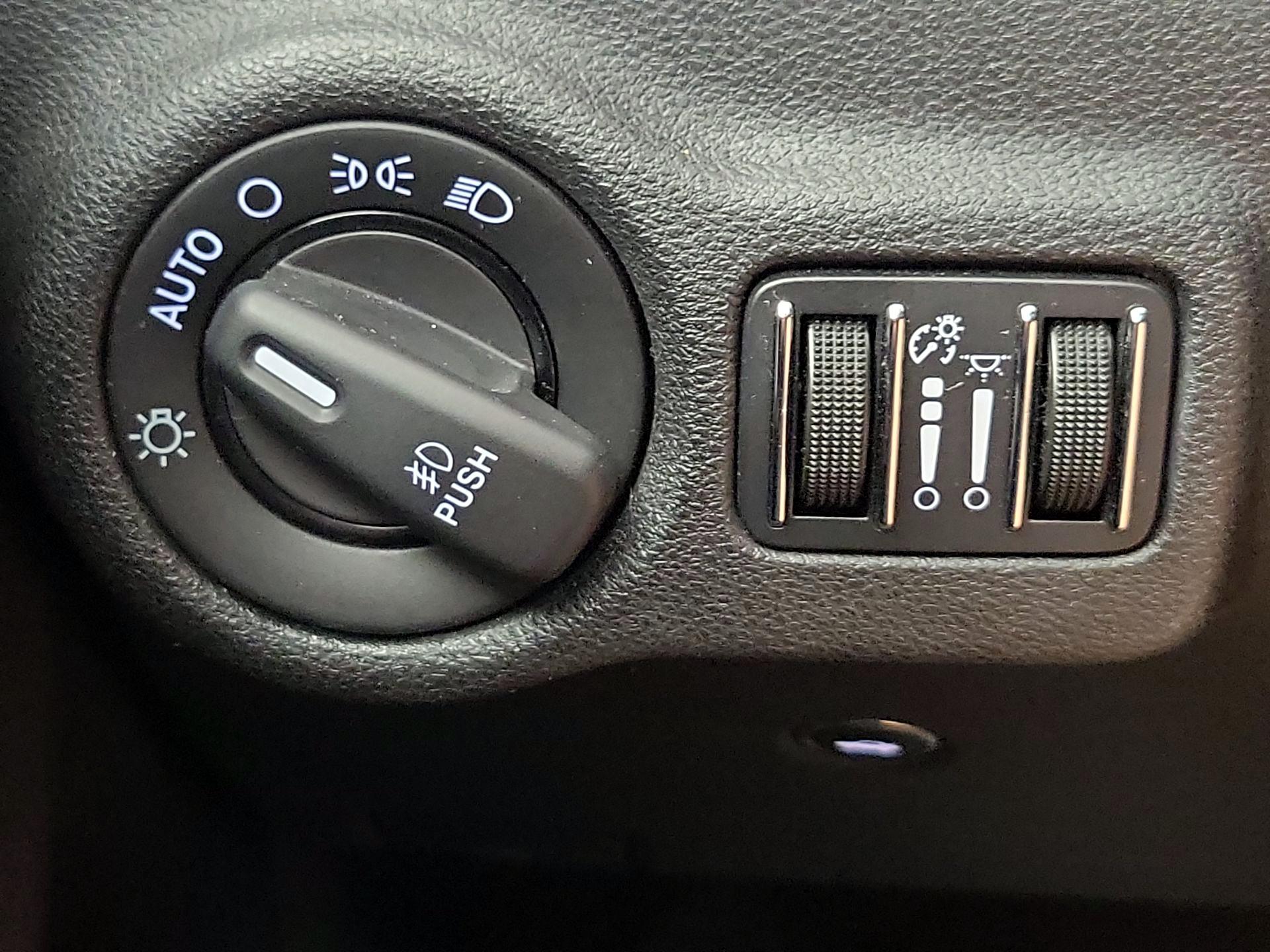 Thumbnail: 2015 Dodge Dart - 13