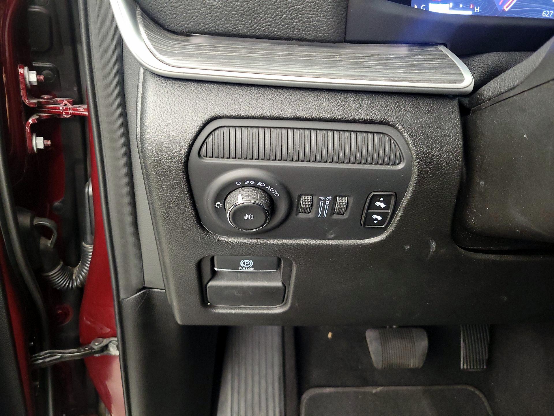 Thumbnail: 2024 Jeep Wagoneer - 13