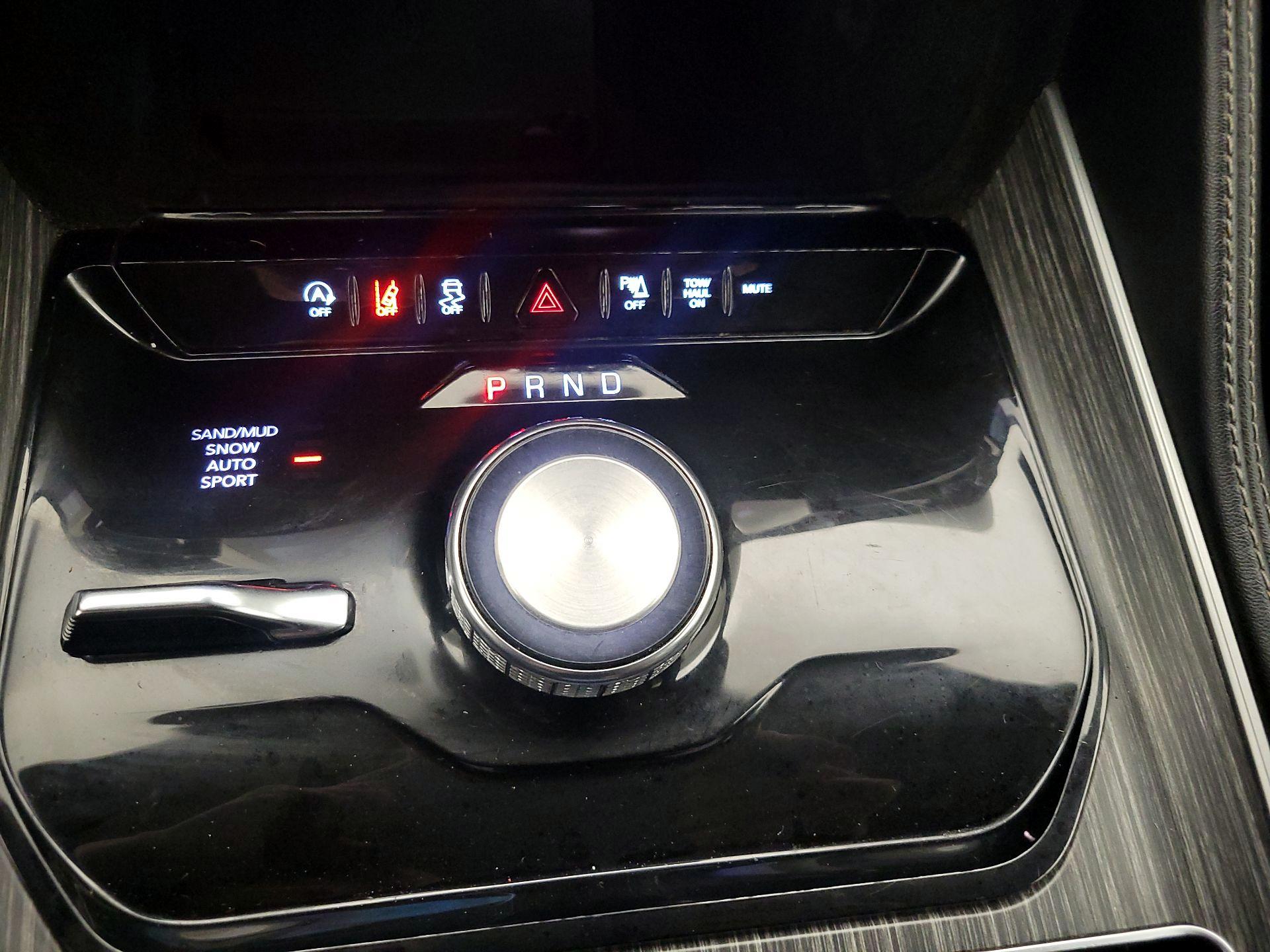 Thumbnail: 2024 Jeep Wagoneer - 17