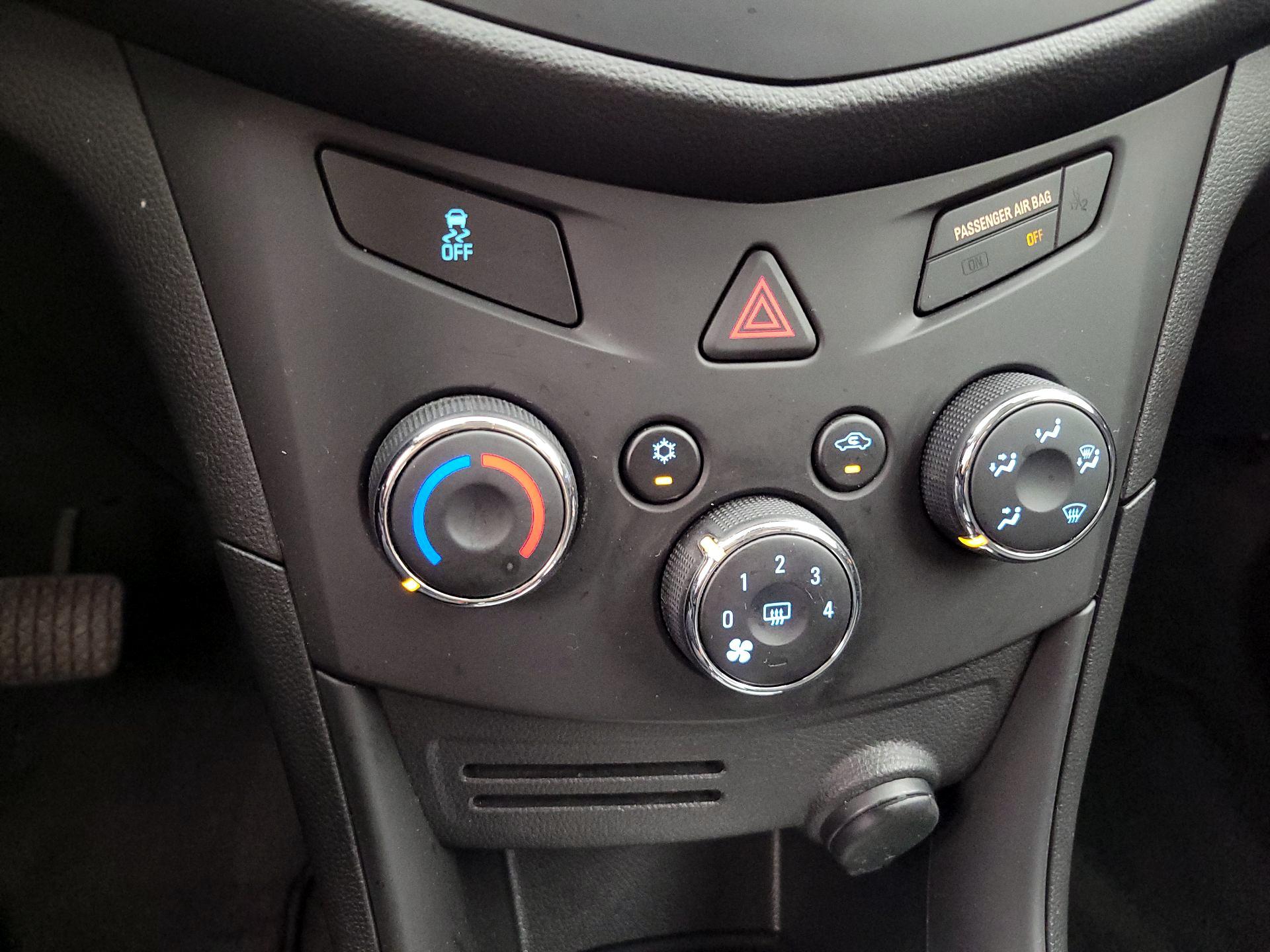 Thumbnail: 2015 Chevrolet Trax - 16