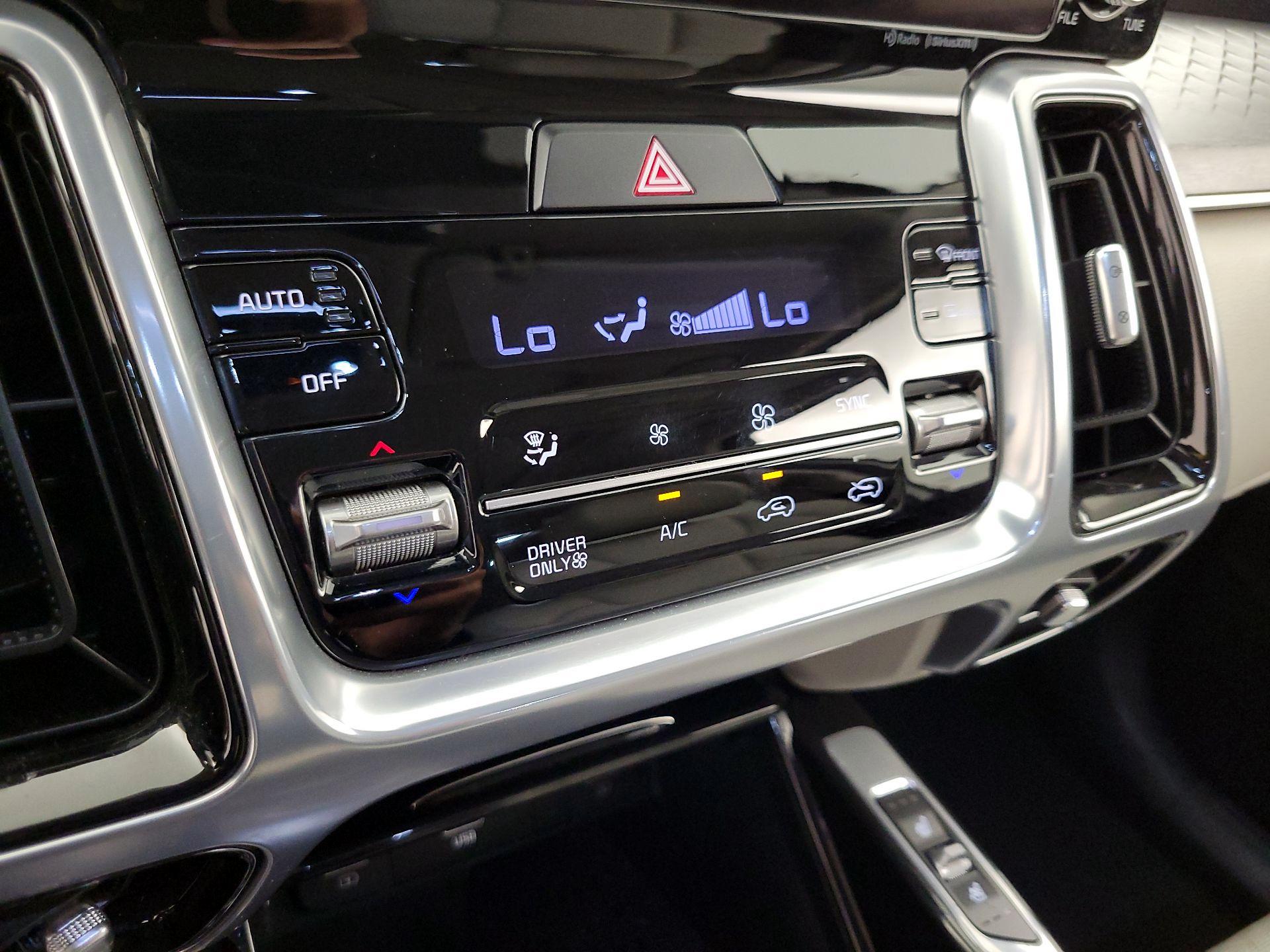 Thumbnail: 2023 Kia Sorento - 17